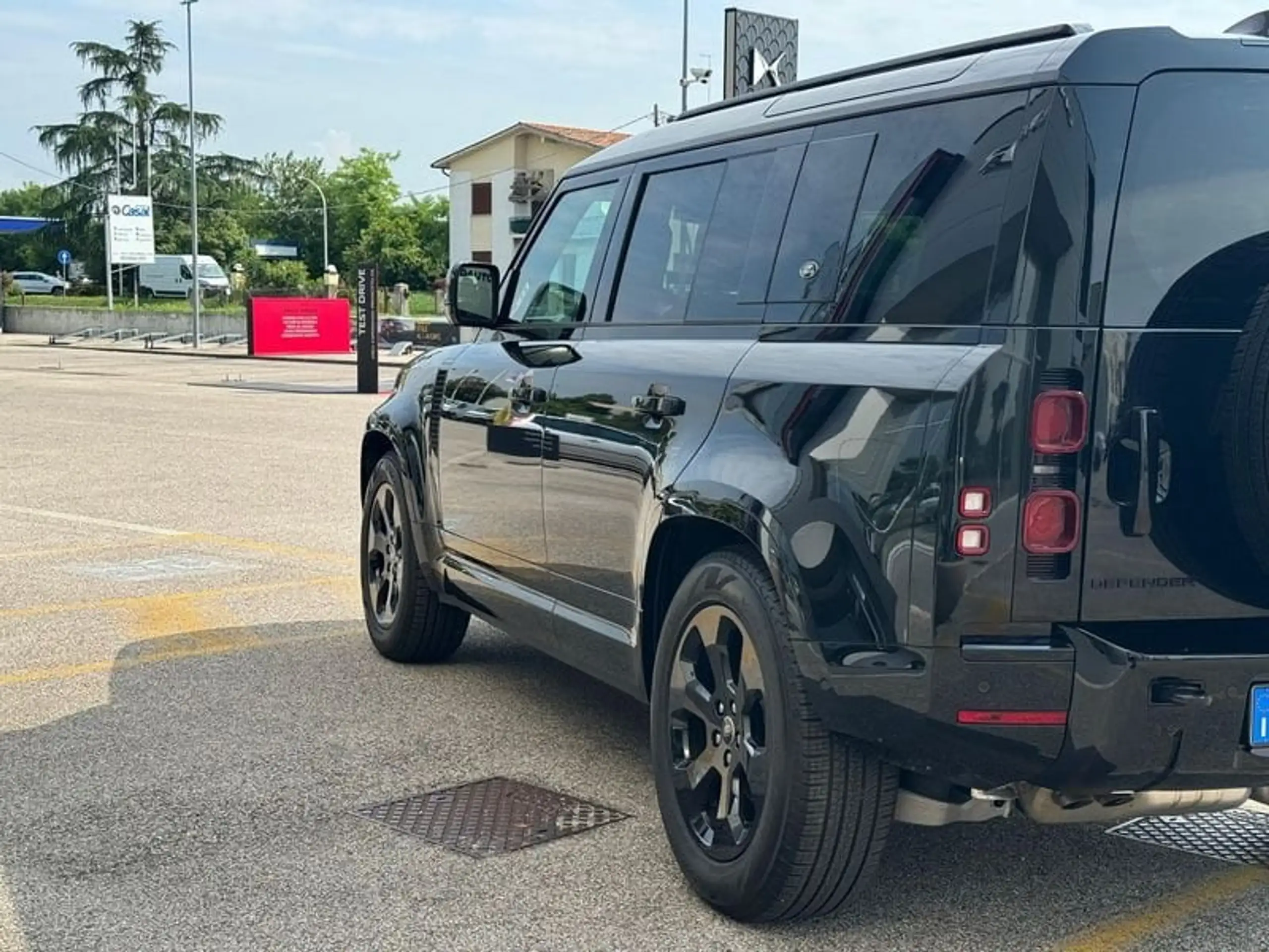 Land Rover - Defender