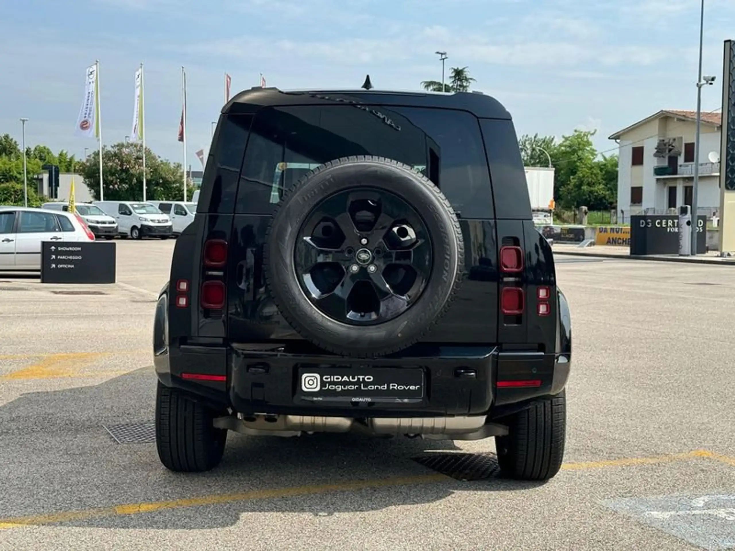 Land Rover - Defender