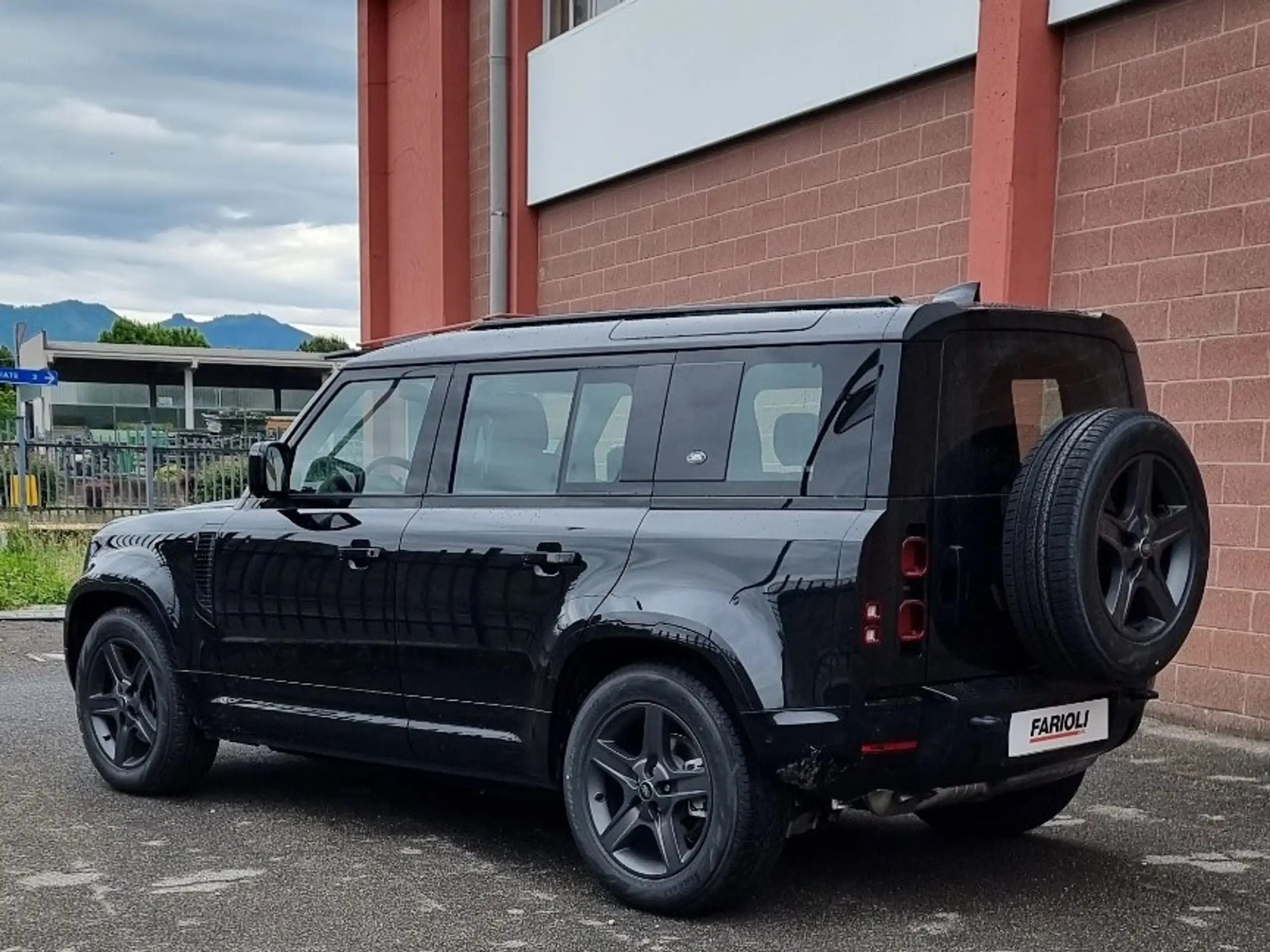 Land Rover - Defender