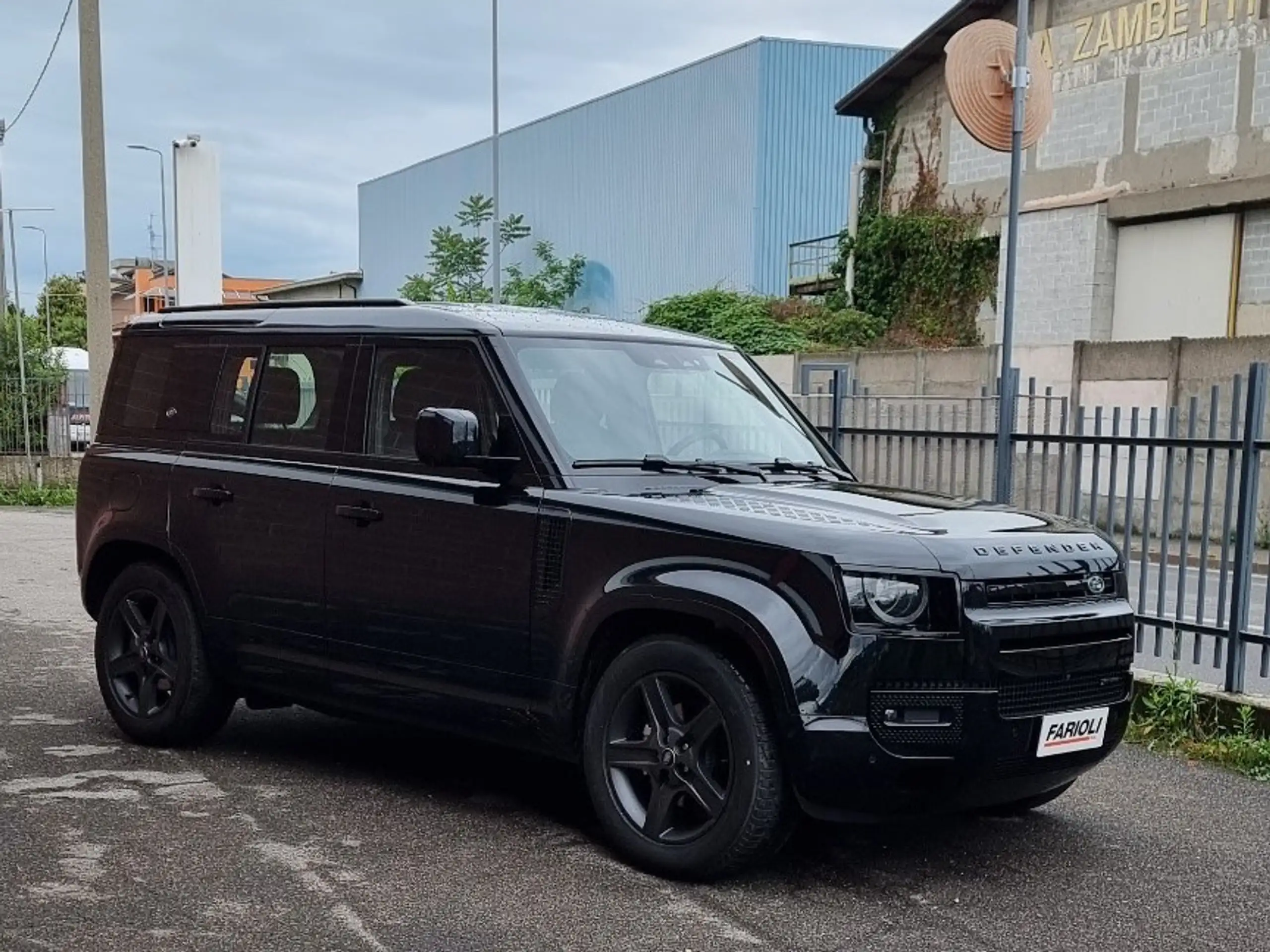 Land Rover Defender 2023