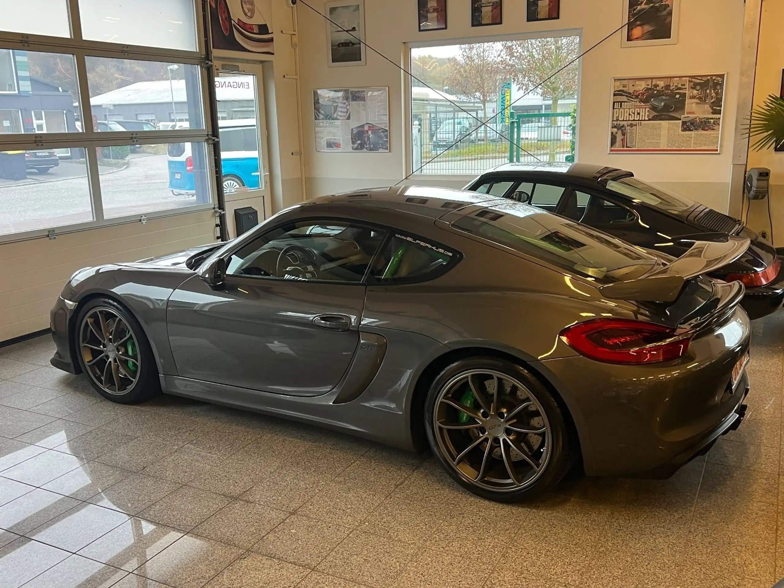 Porsche - Cayman