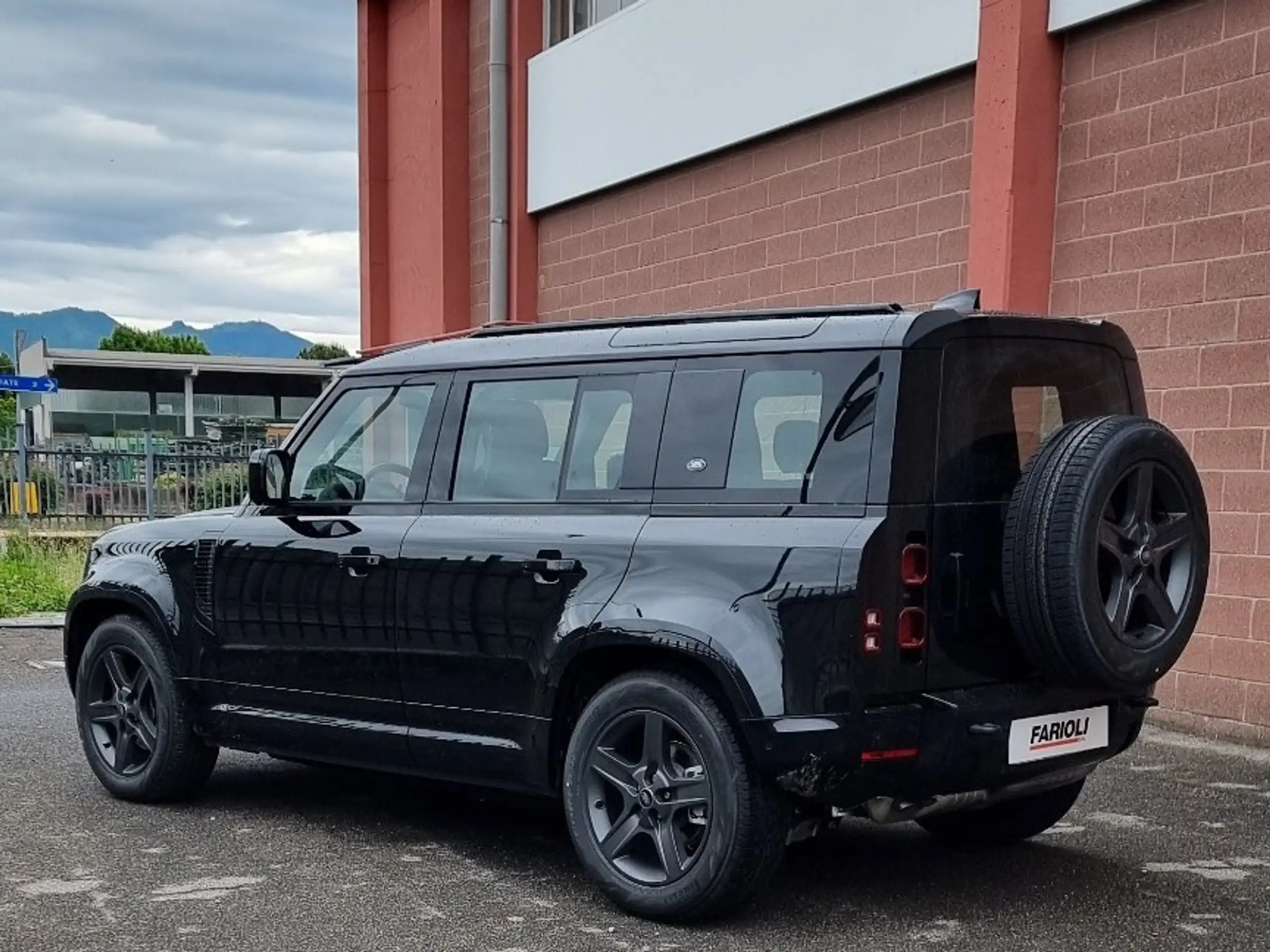 Land Rover - Defender