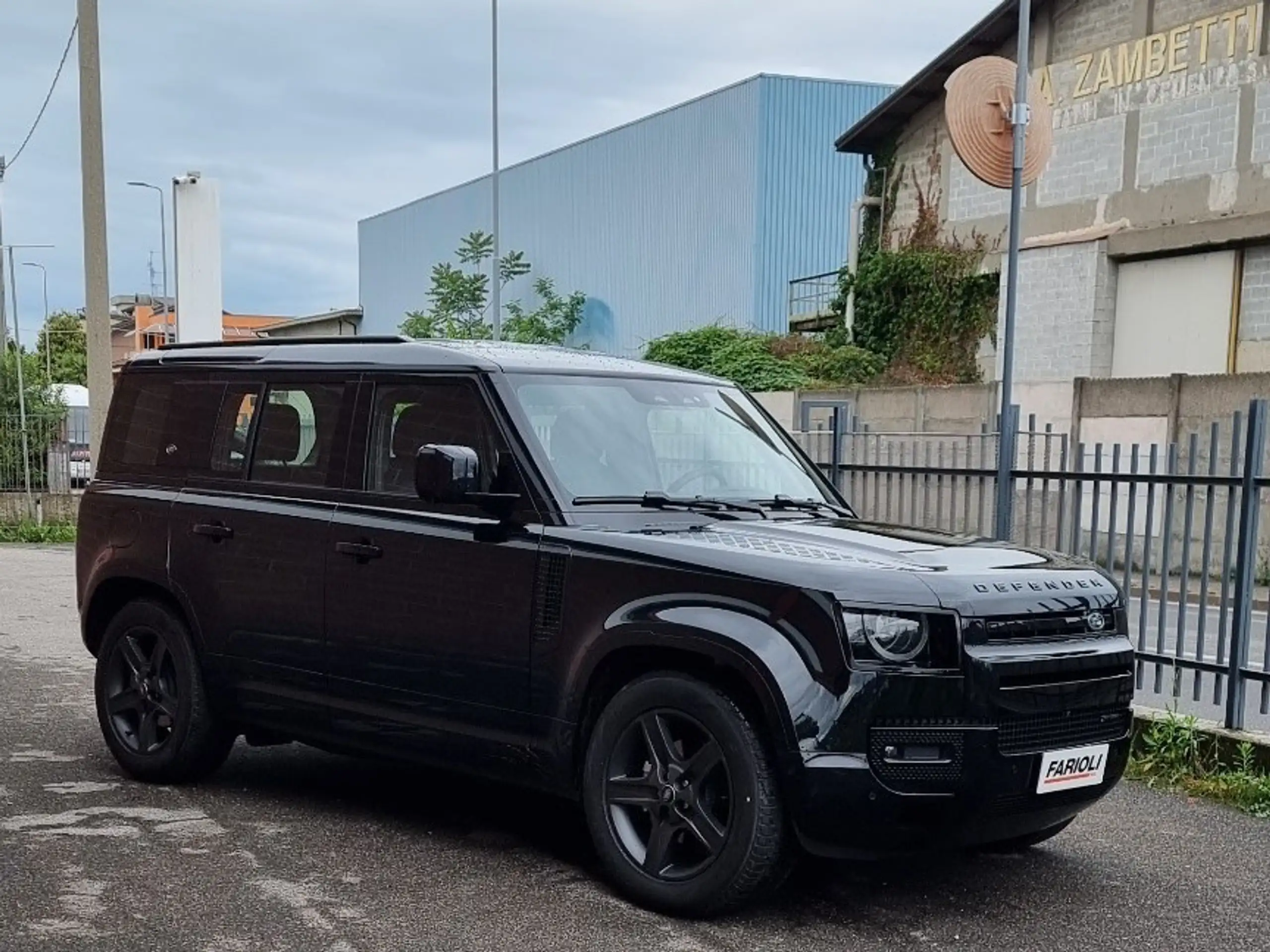 Land Rover - Defender