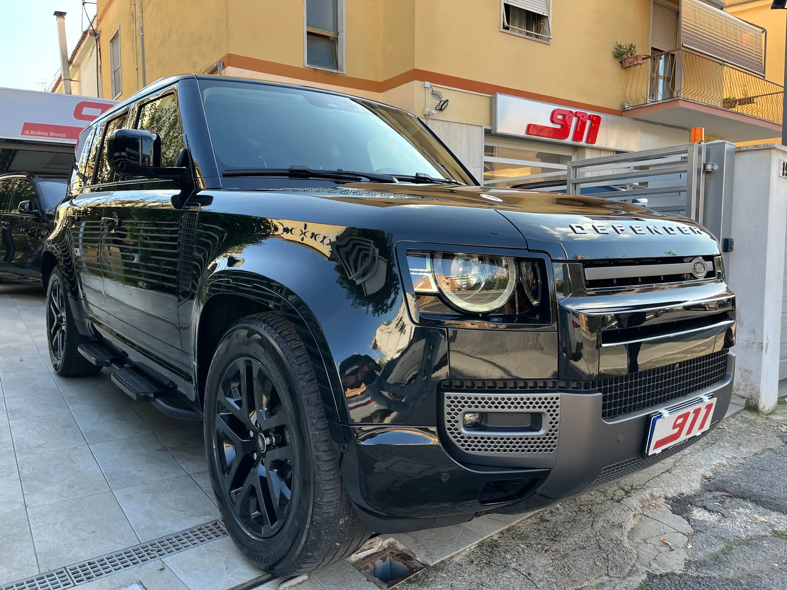 Land Rover Defender 2023