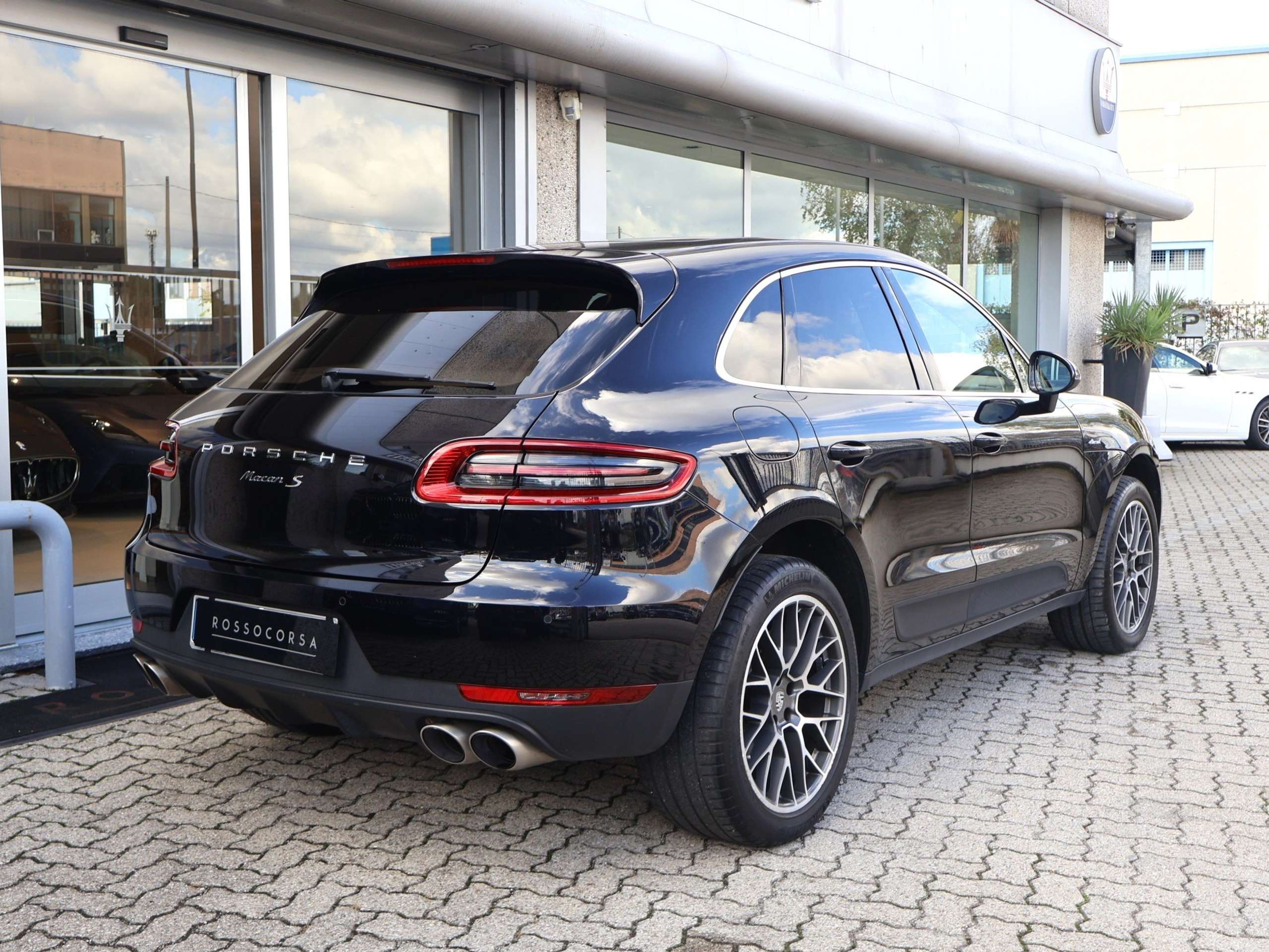 Porsche - Macan