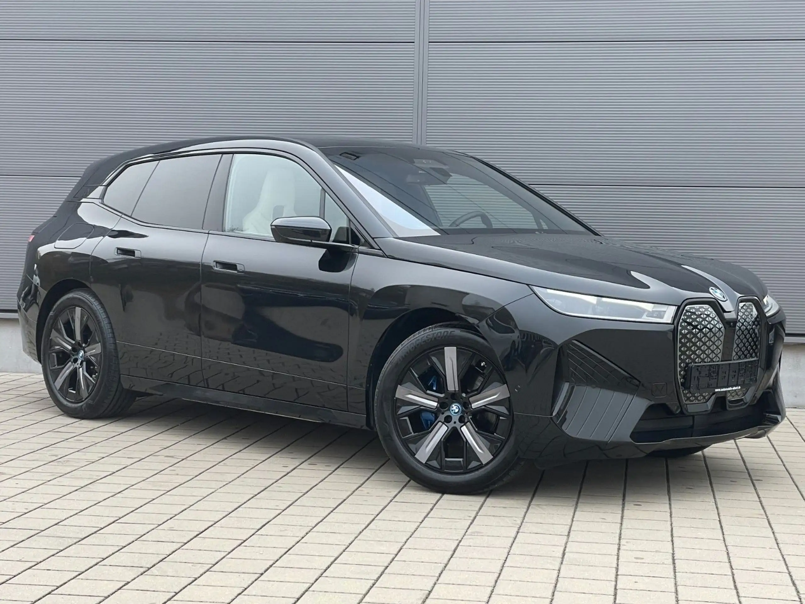 BMW - iX