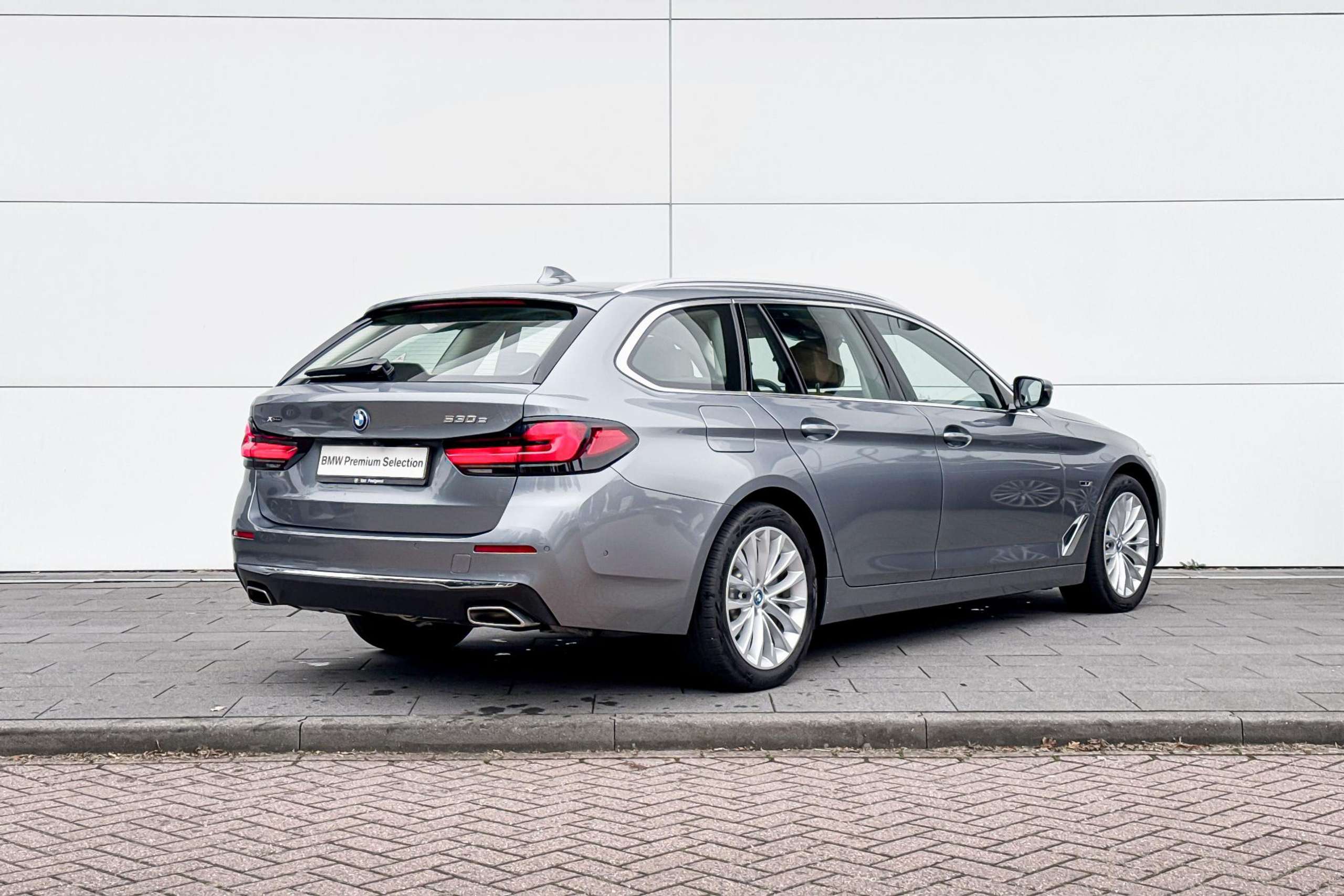 BMW - 530