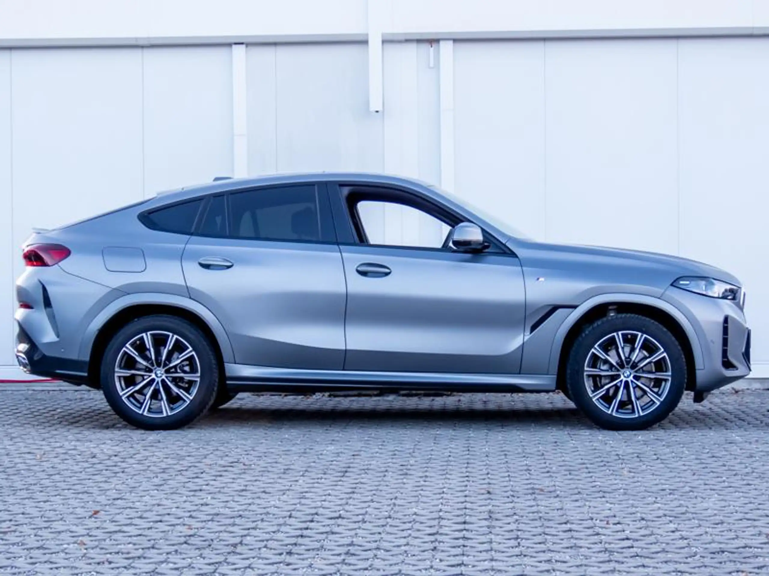 BMW - X6