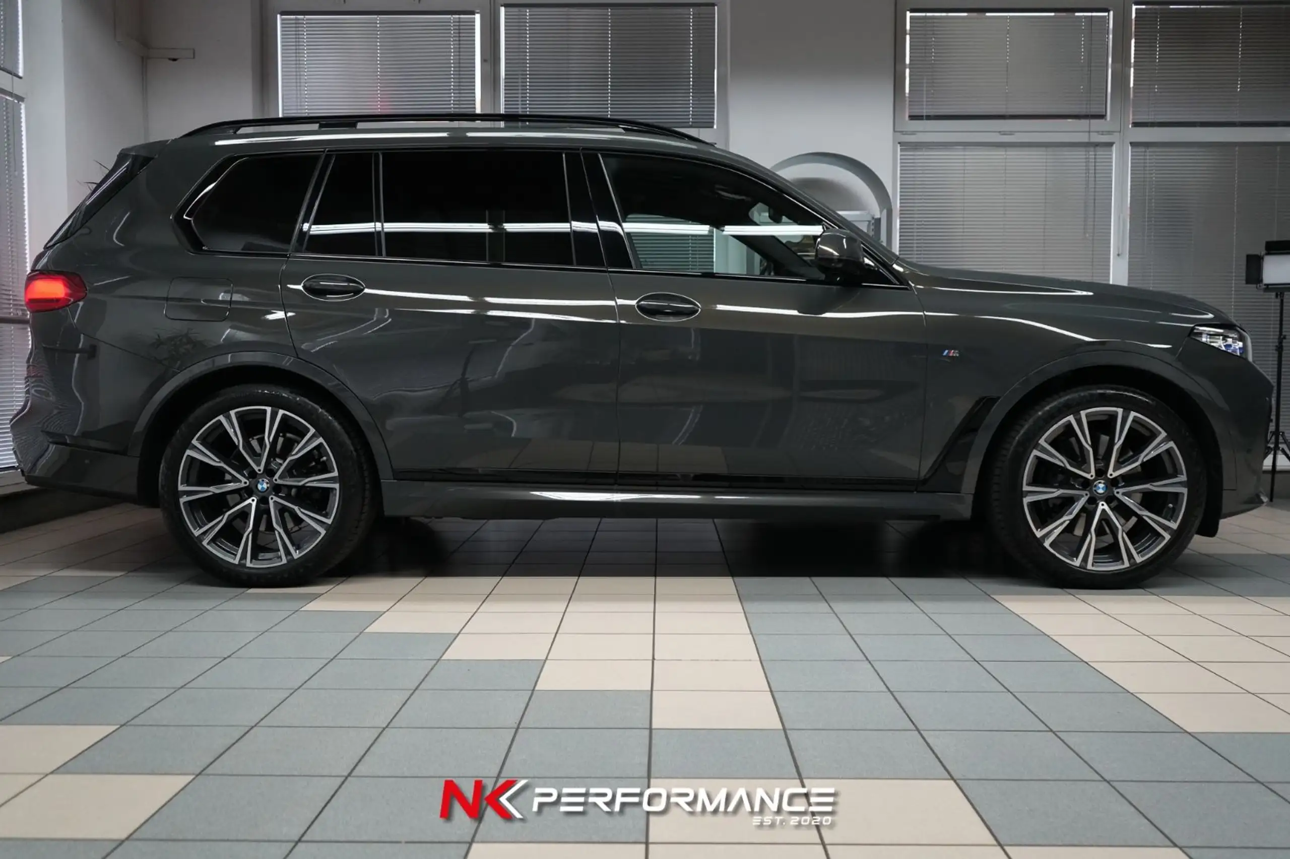 BMW - X7