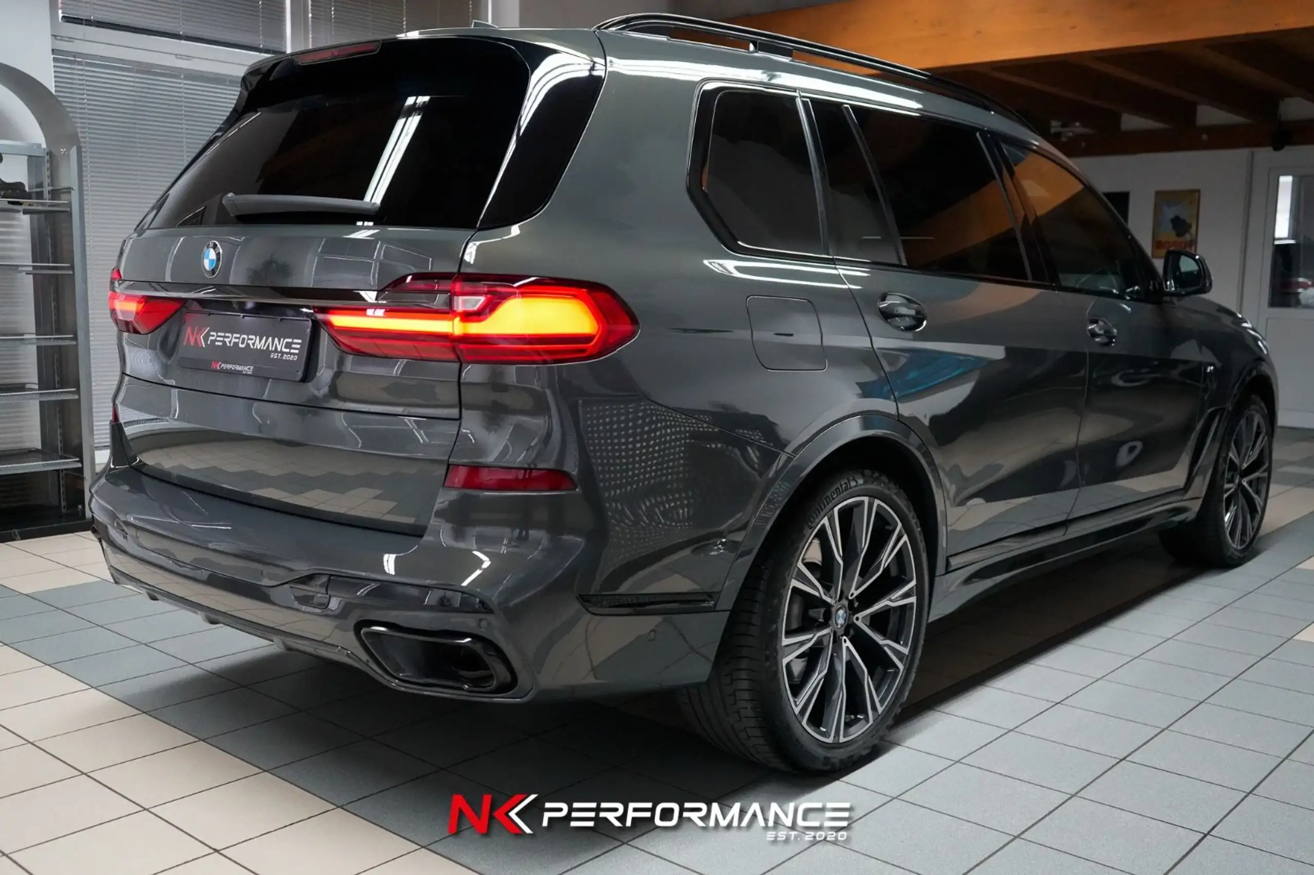 BMW - X7