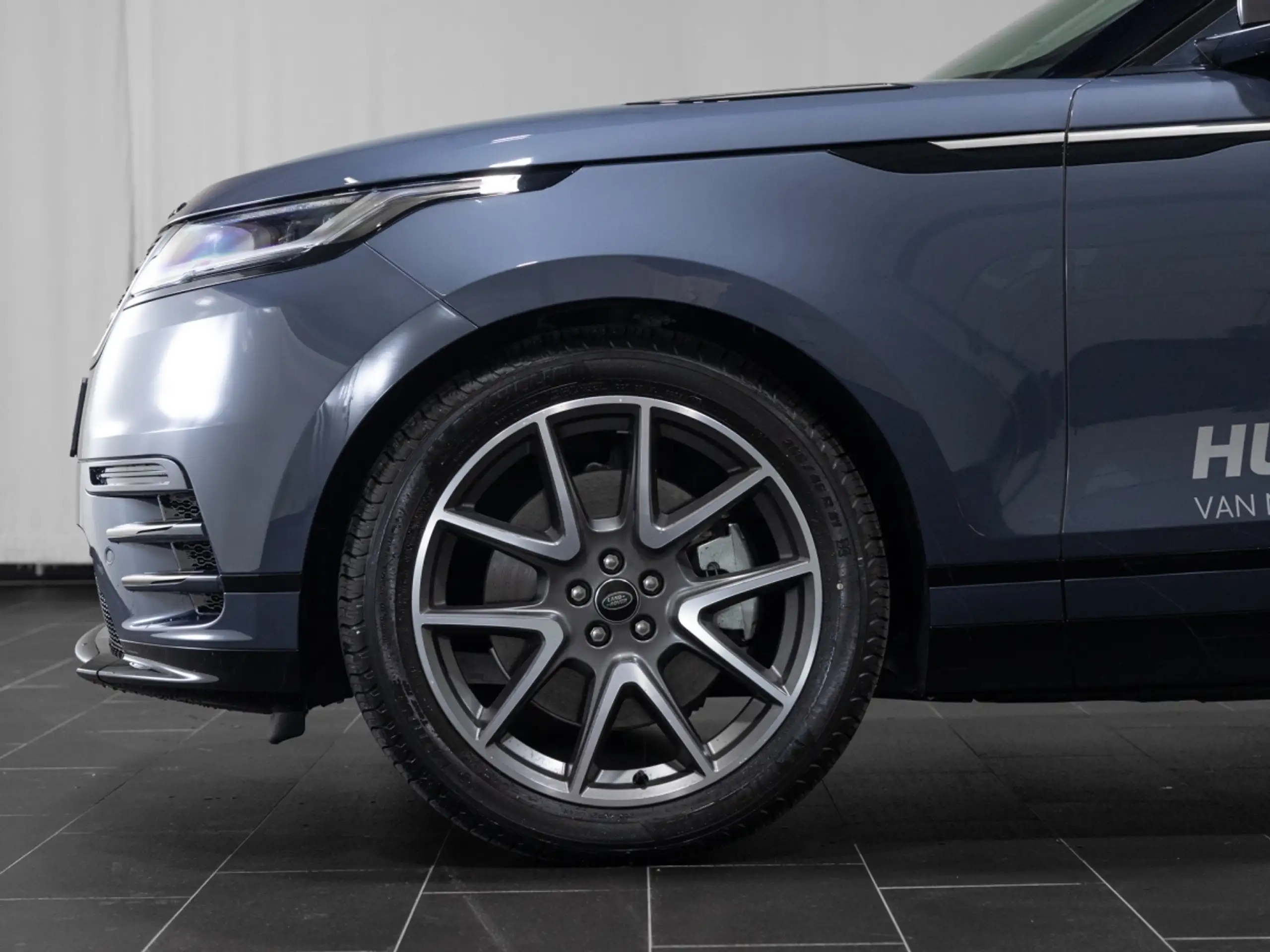 Land Rover - Range Rover Velar