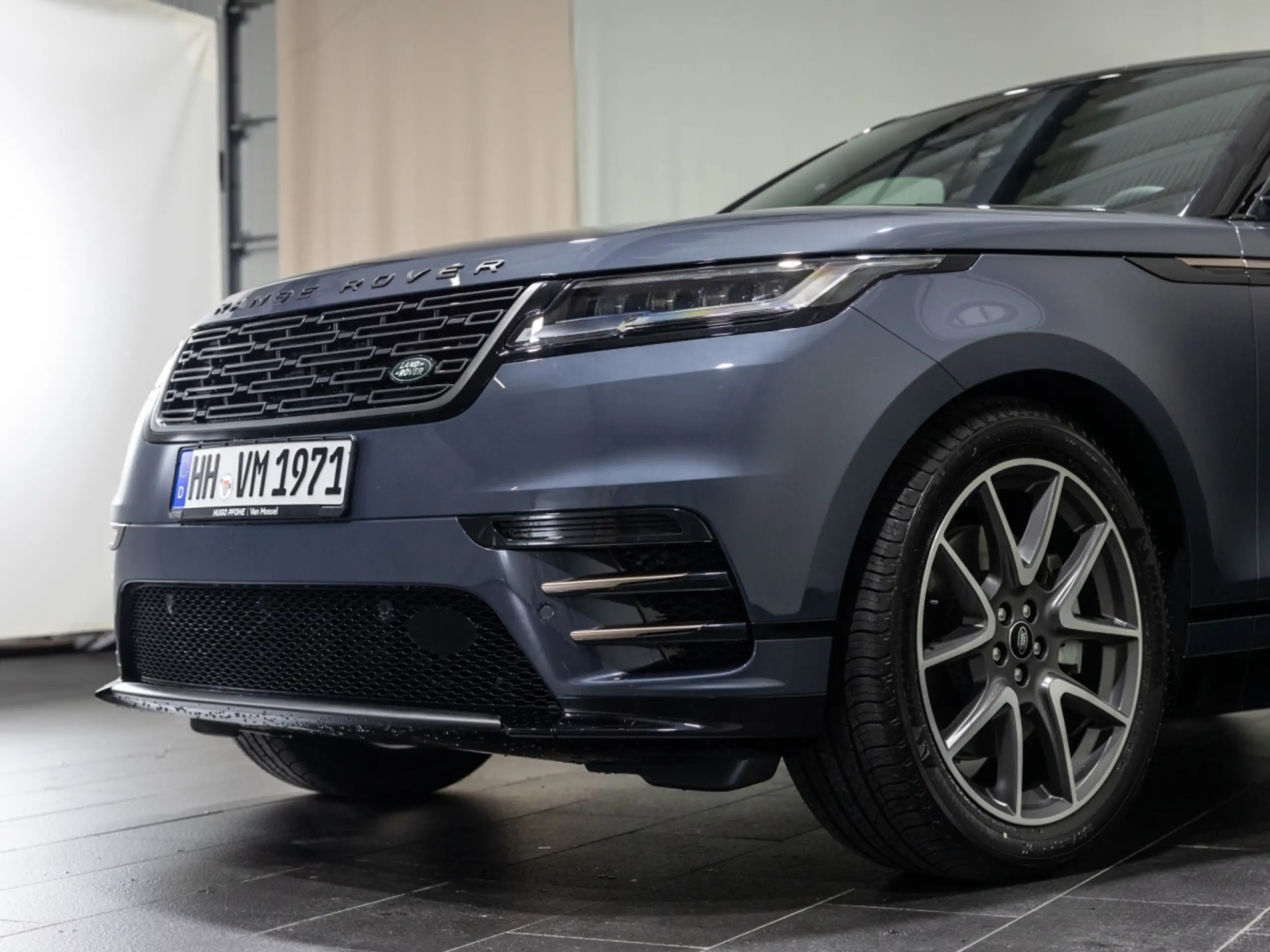 Land Rover - Range Rover Velar