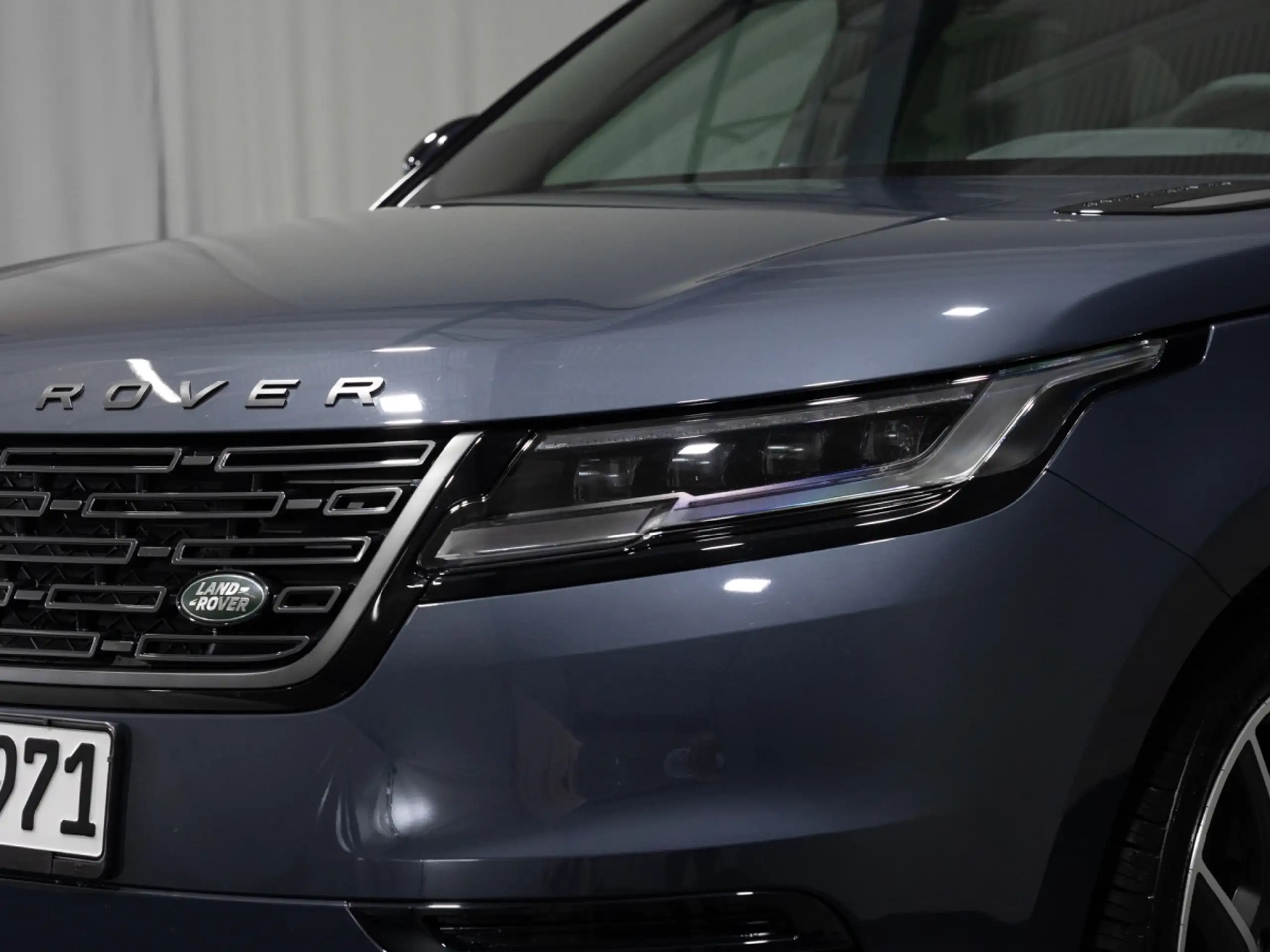 Land Rover - Range Rover Velar