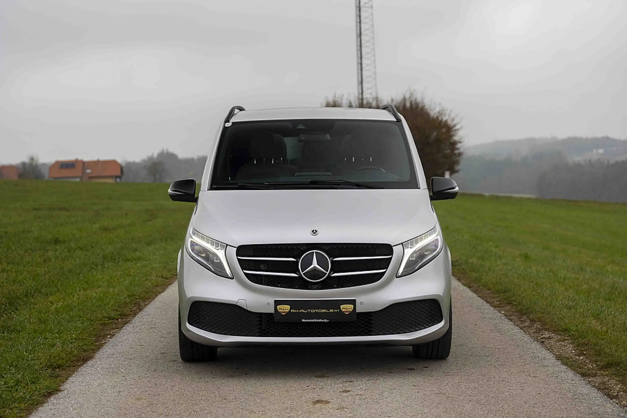 Mercedes-Benz - V 300