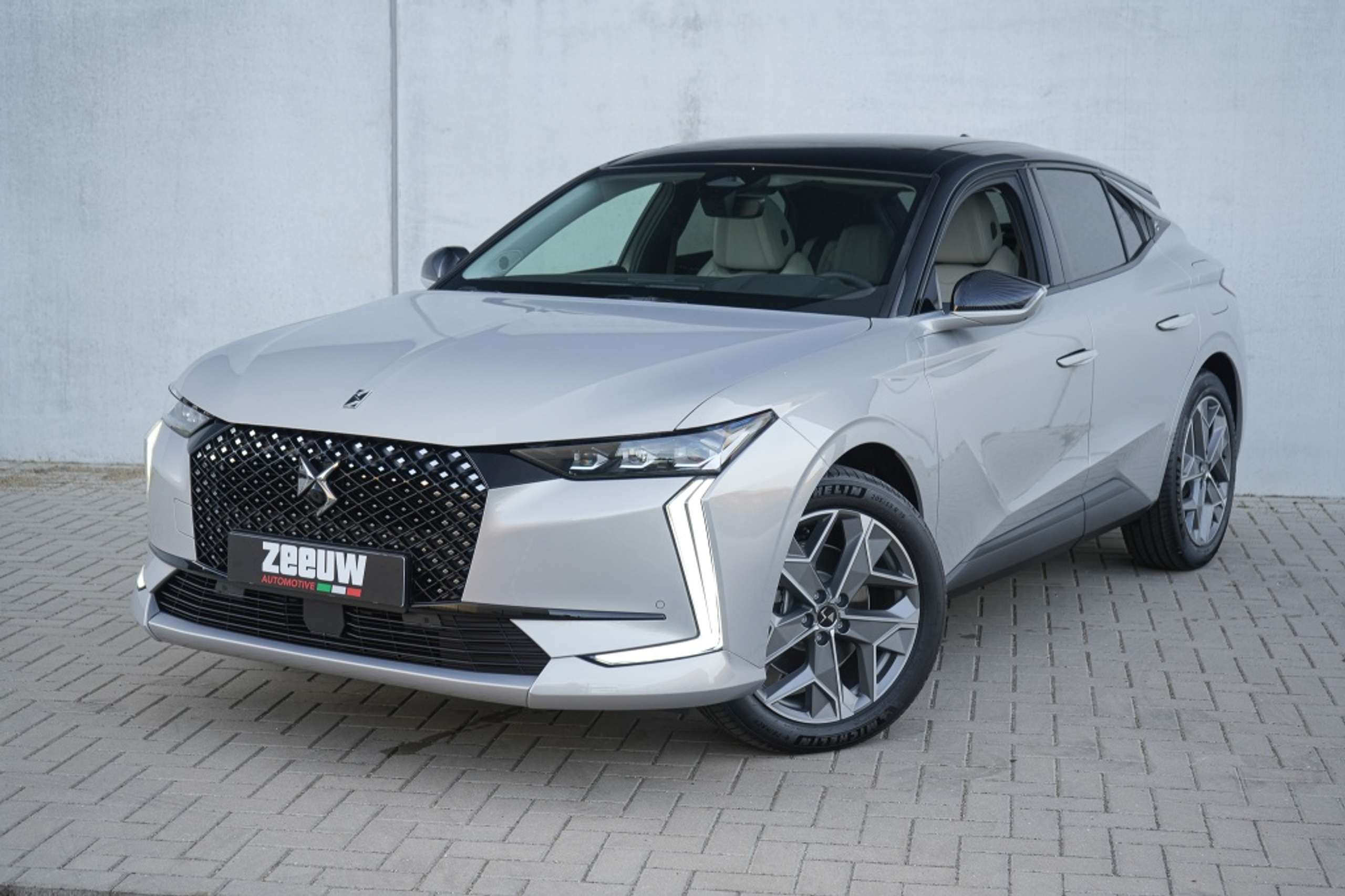 DS Automobiles - DS 4