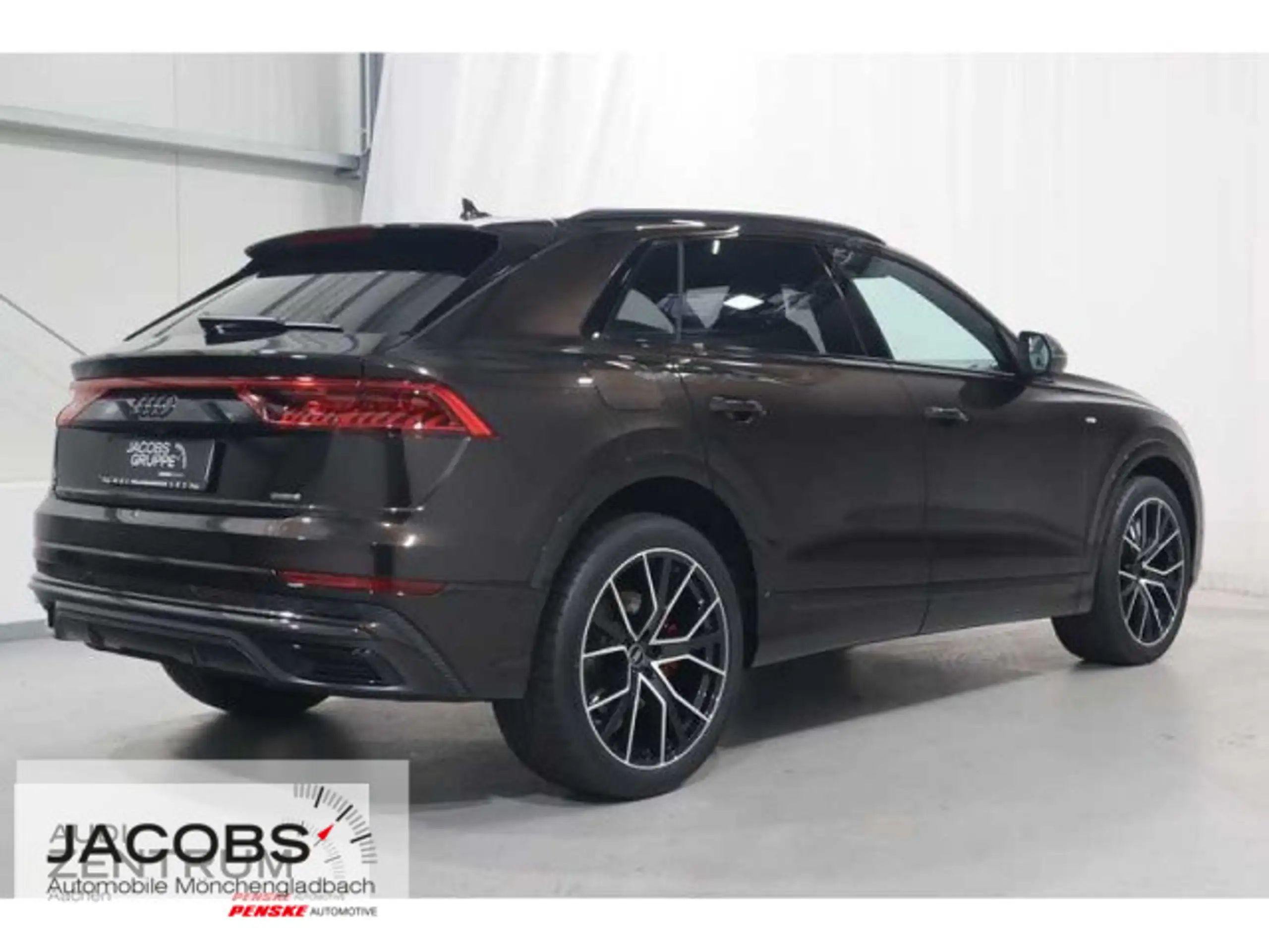 Audi - Q8