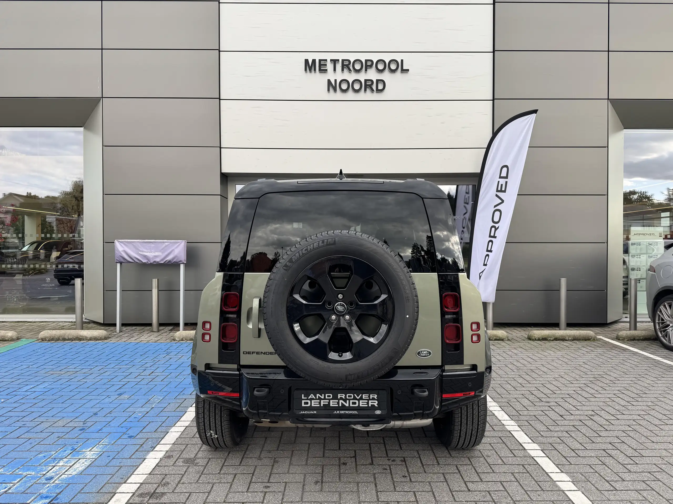 Land Rover - Defender