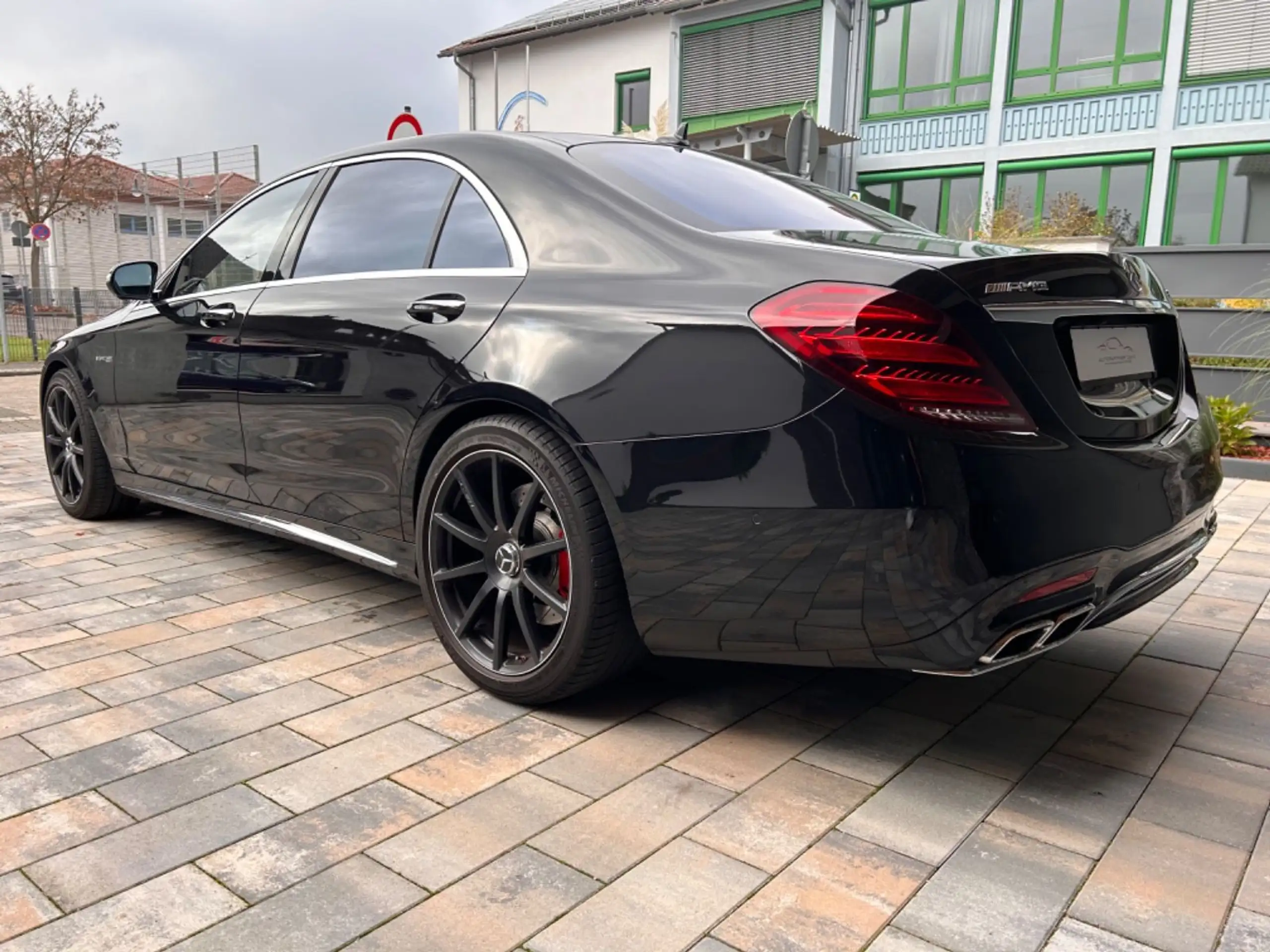 Mercedes-Benz - S 63 AMG