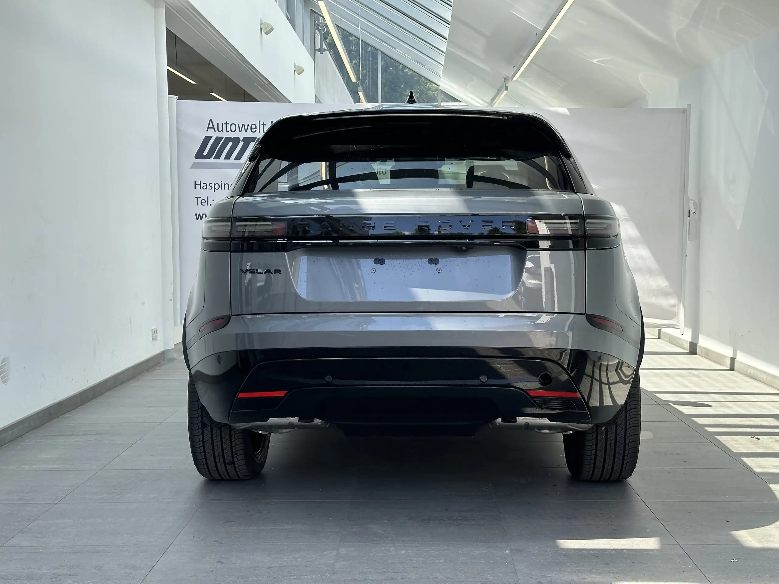 Land Rover - Range Rover Velar