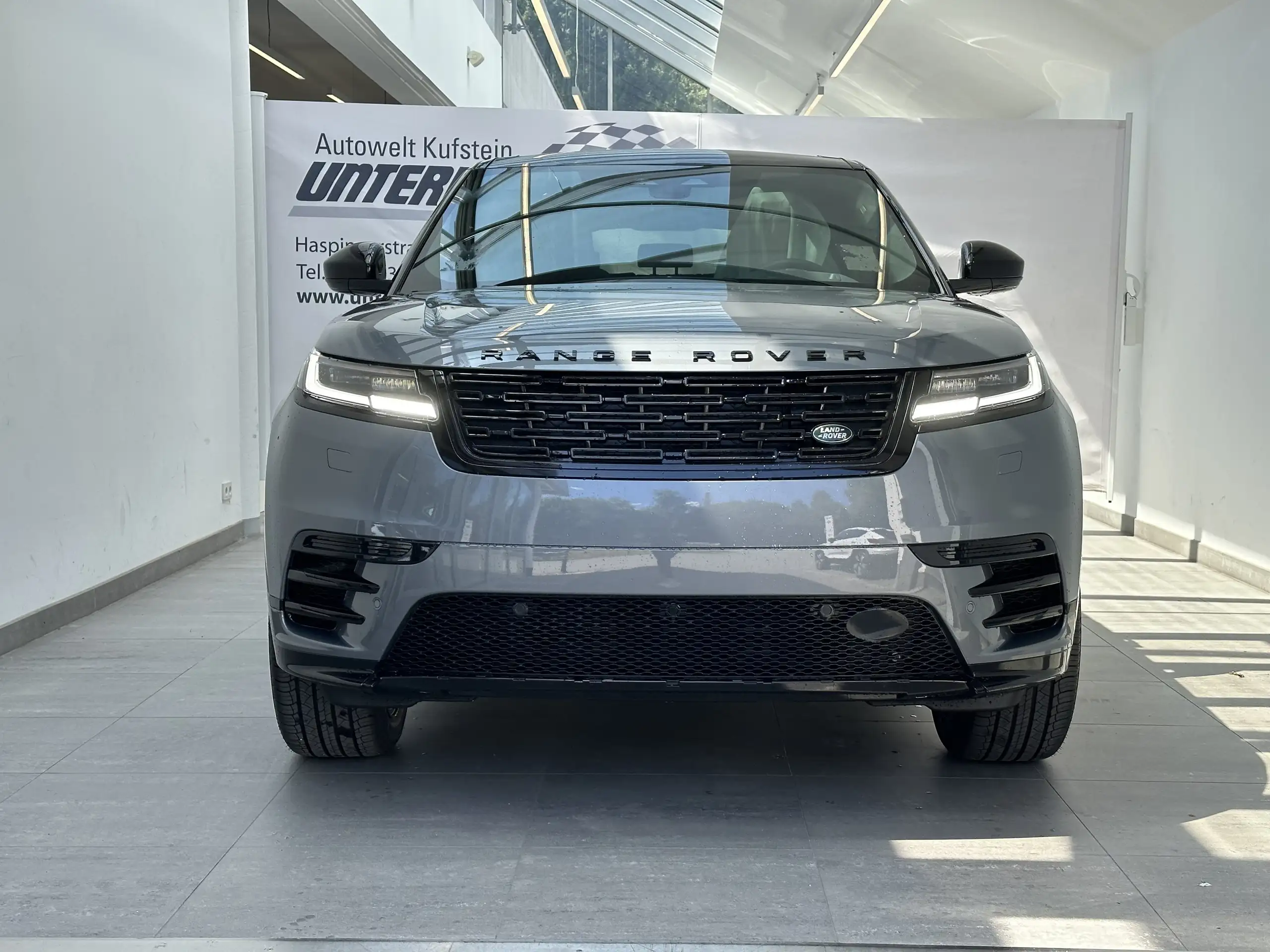 Land Rover - Range Rover Velar