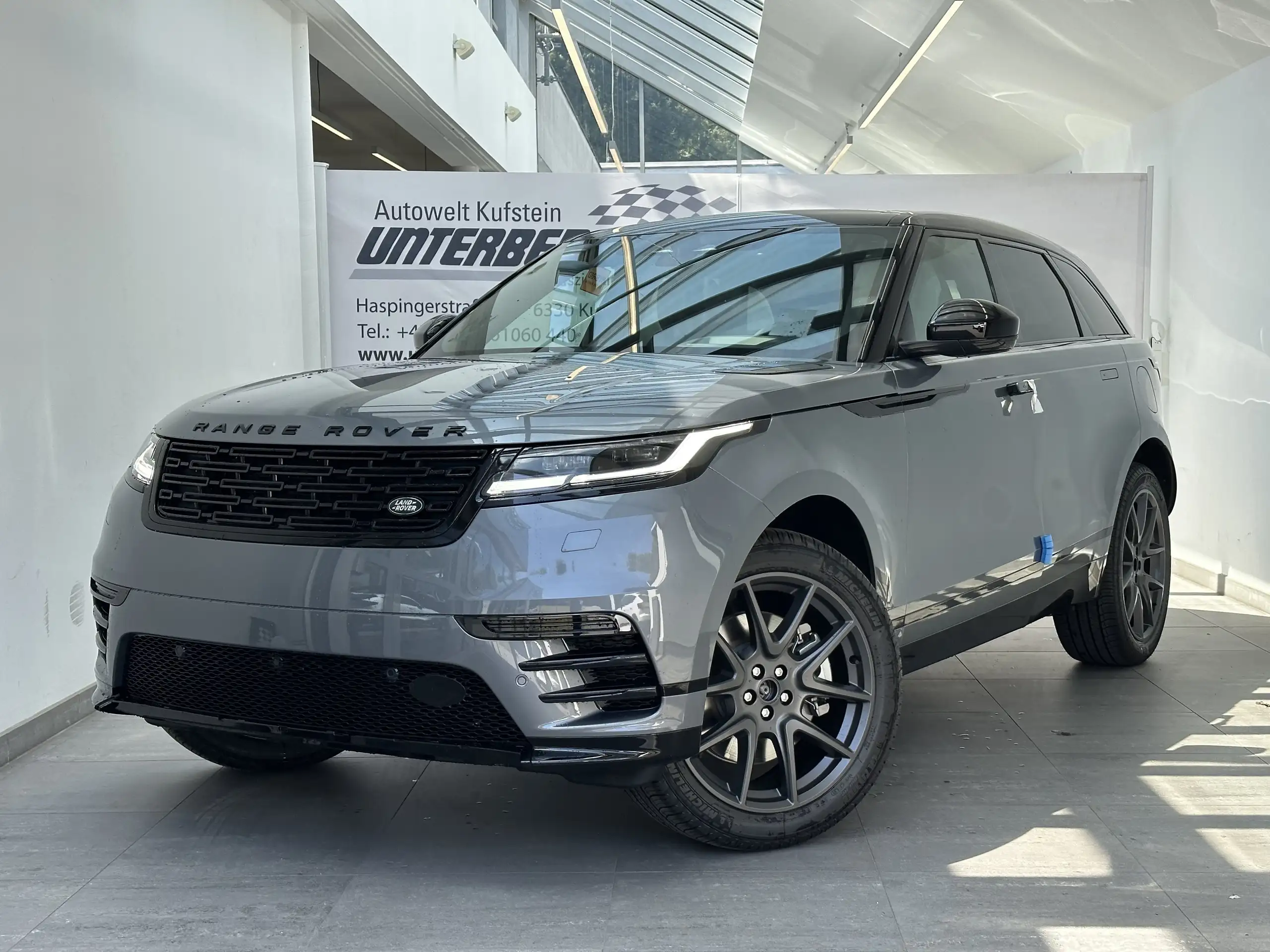 Land Rover - Range Rover Velar