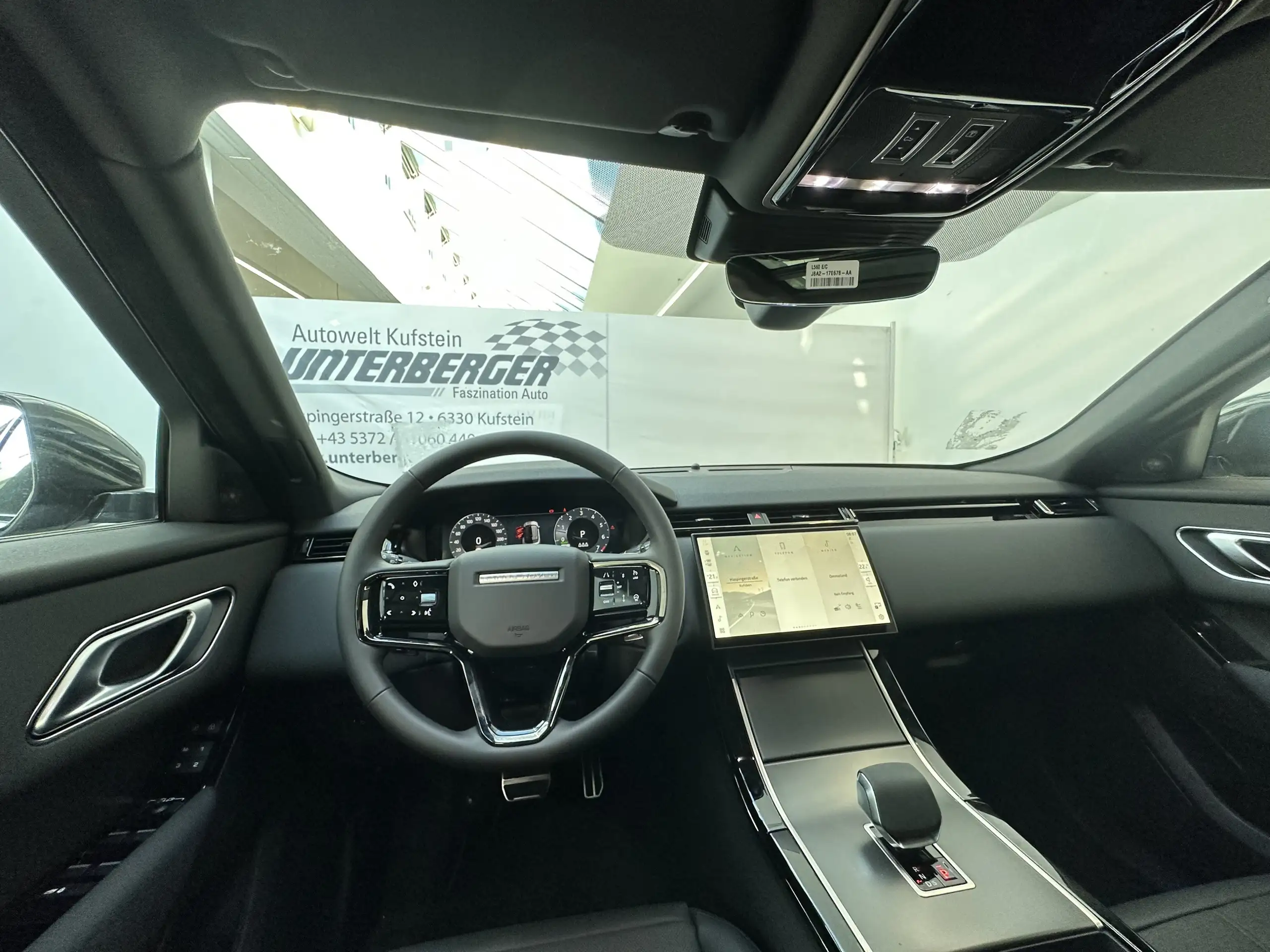 Land Rover - Range Rover Velar