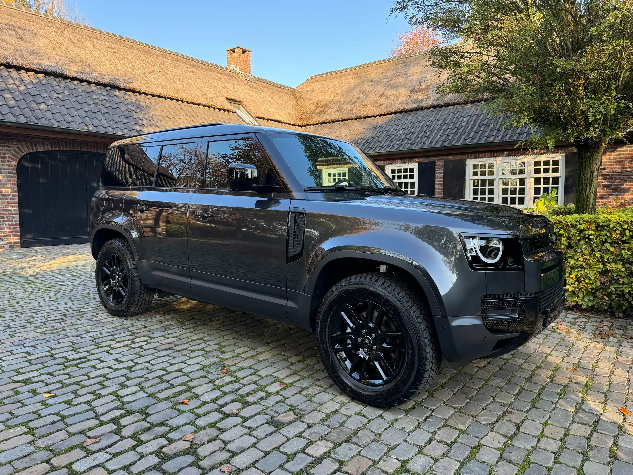 Land Rover - Defender