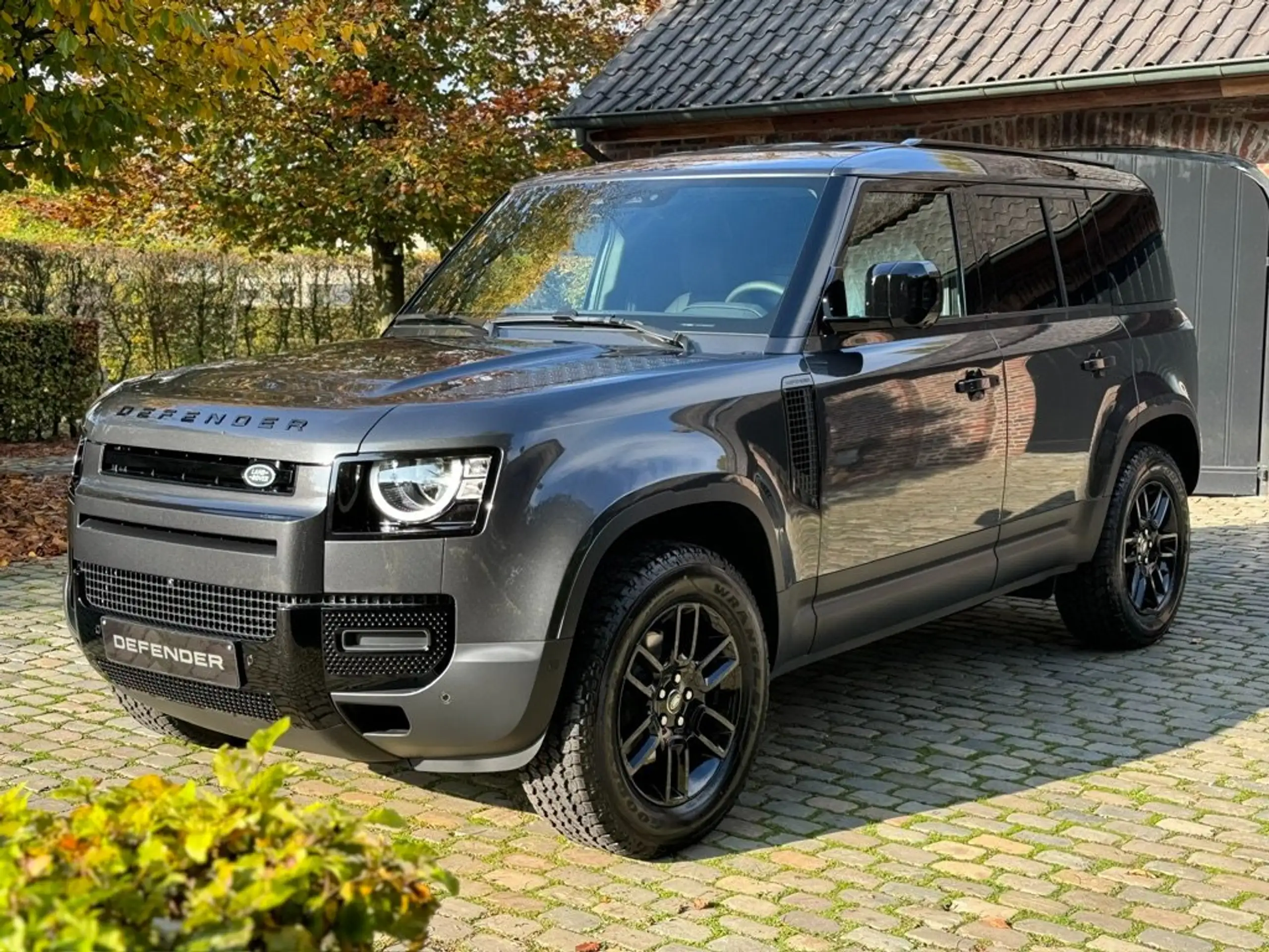 Land Rover Defender 2023