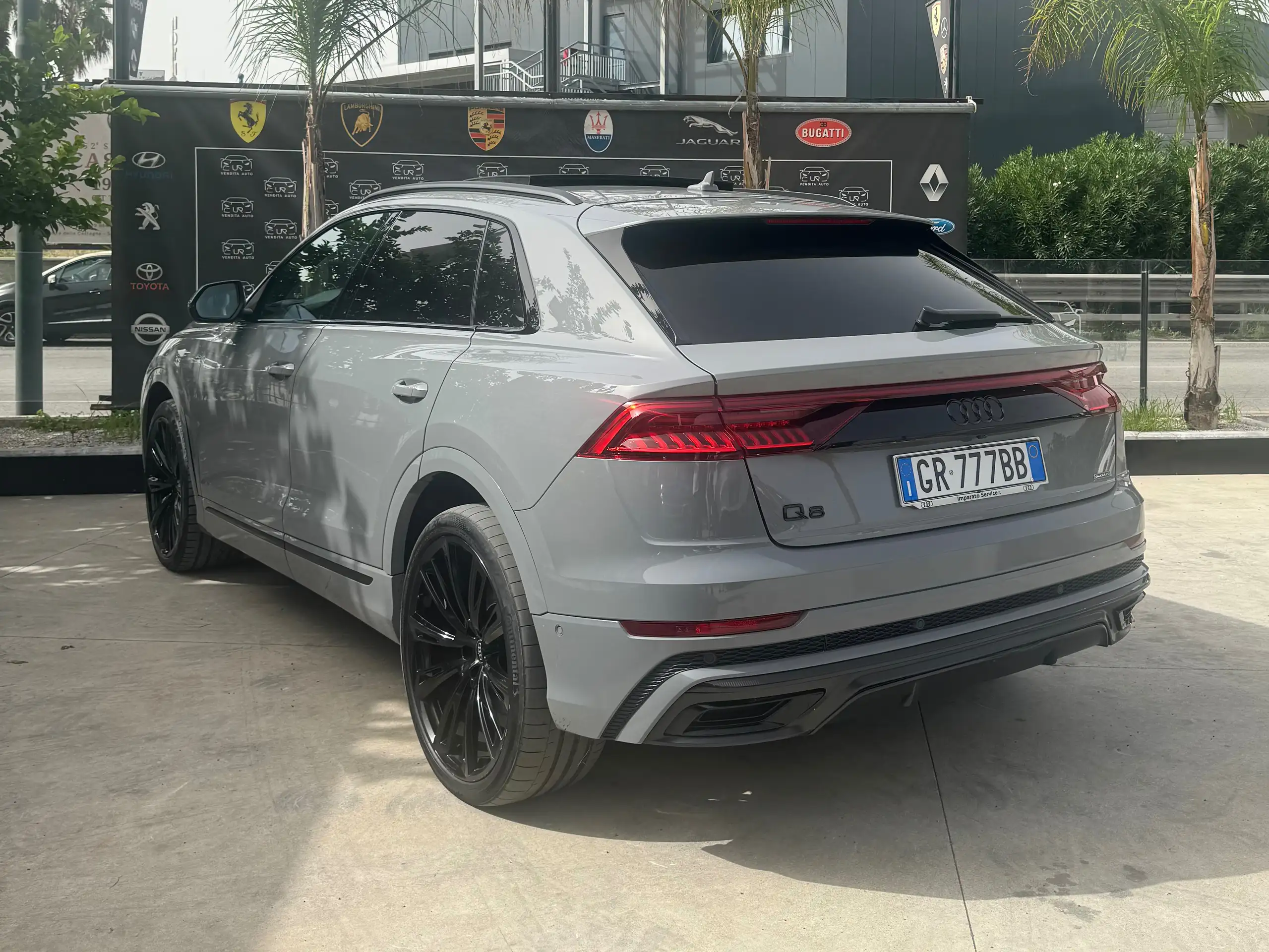 Audi - Q8