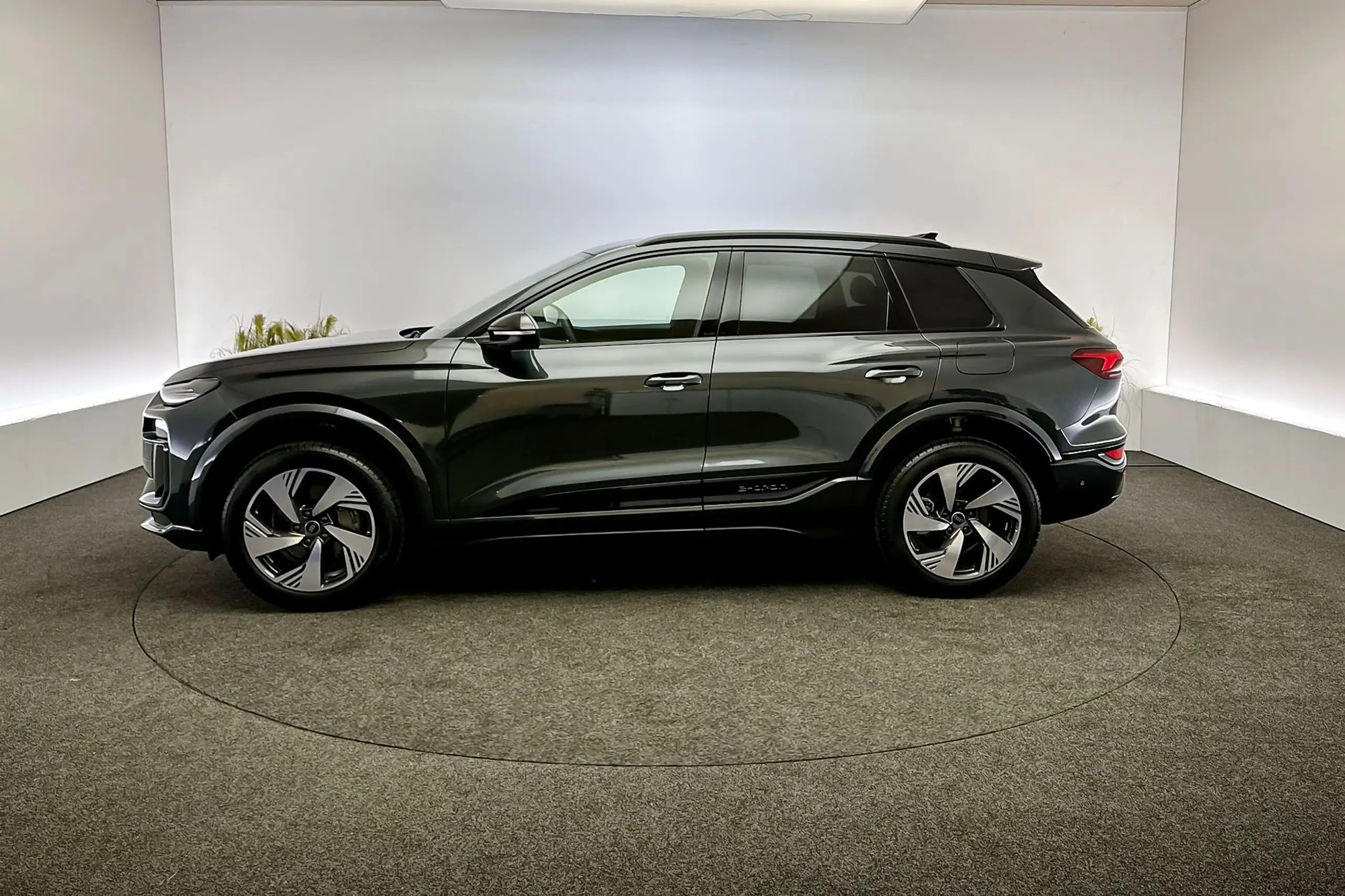 Audi - Q6