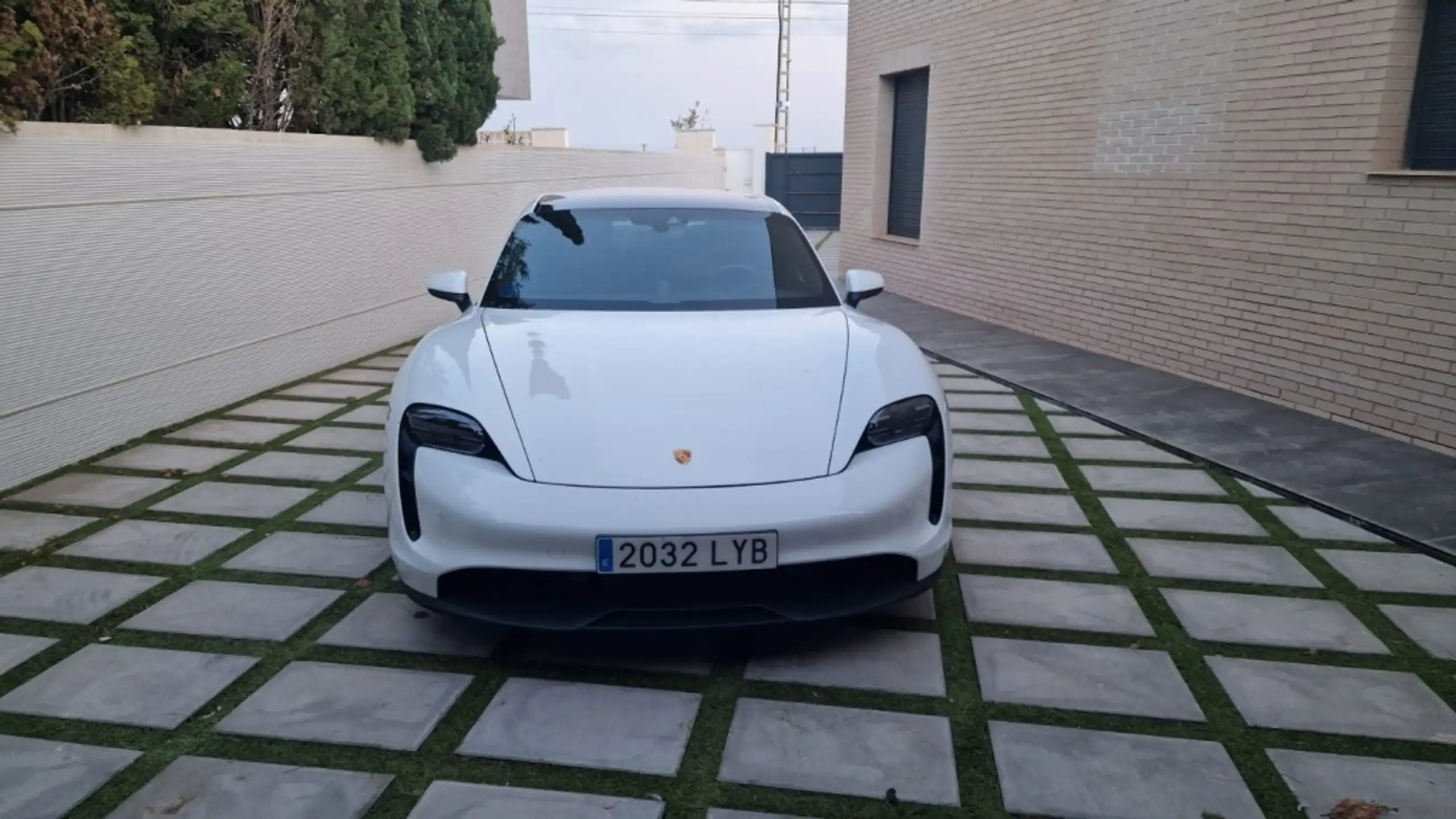 Porsche - Taycan