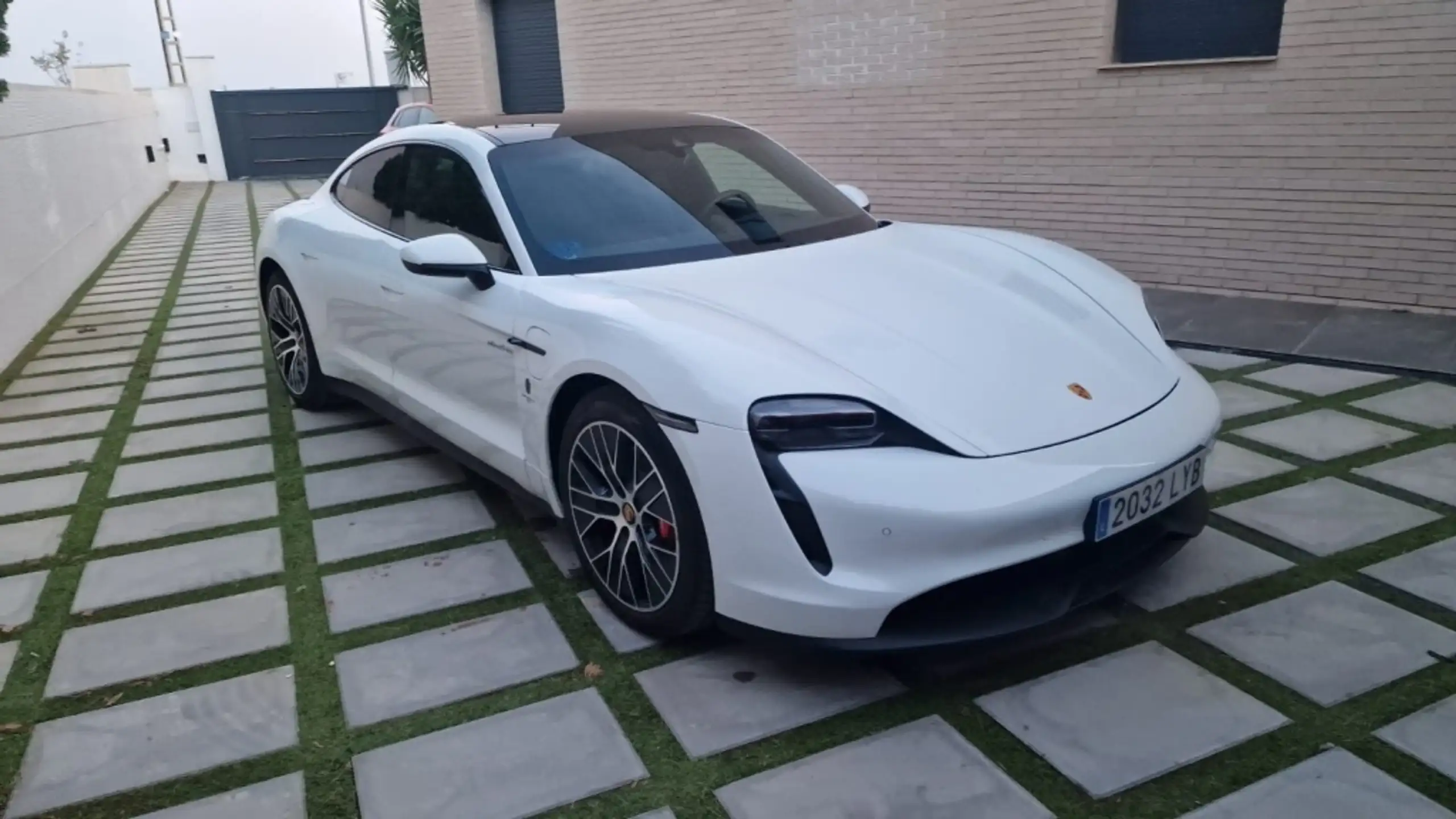 Porsche Taycan 2022