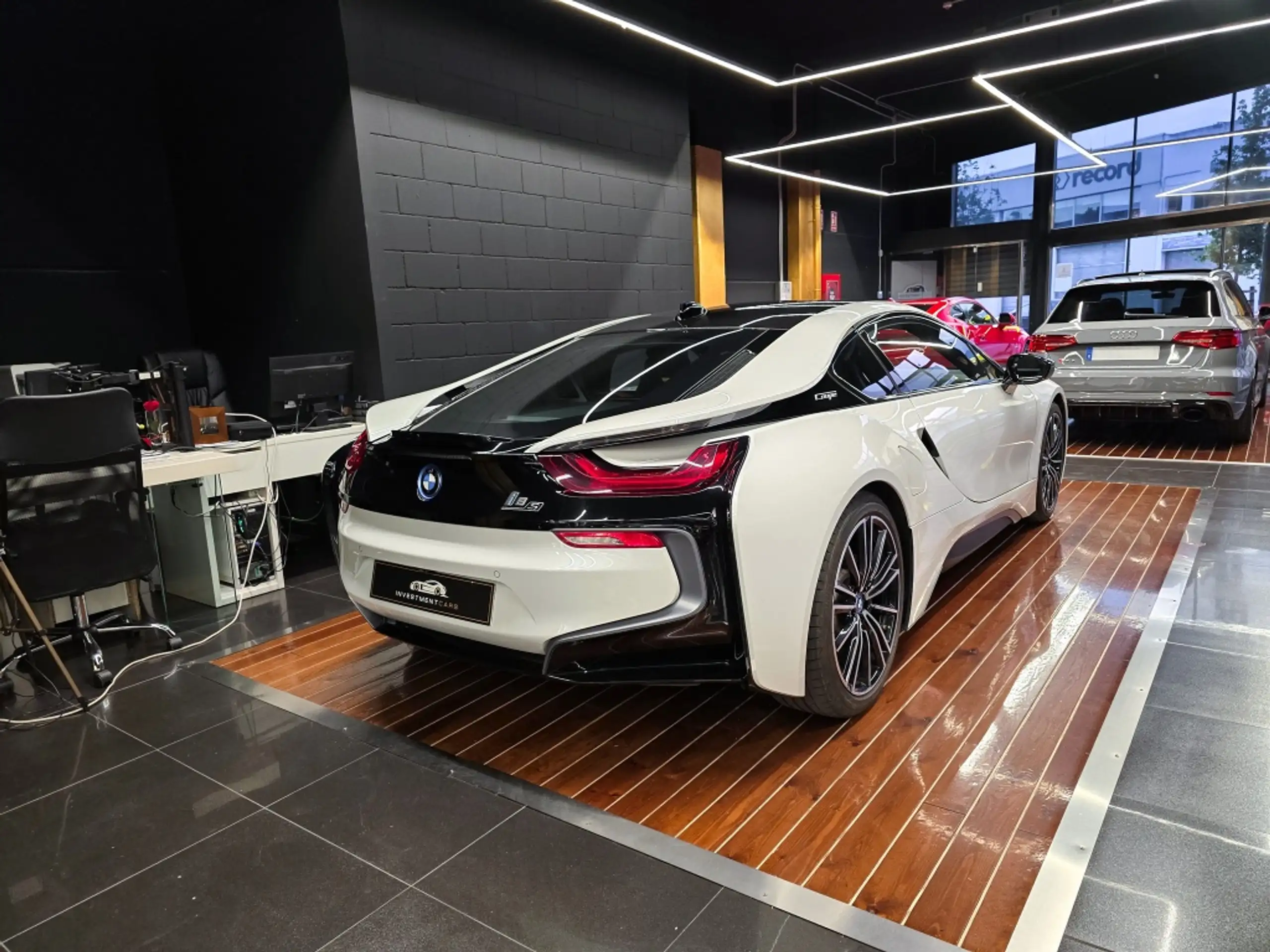 BMW - i8