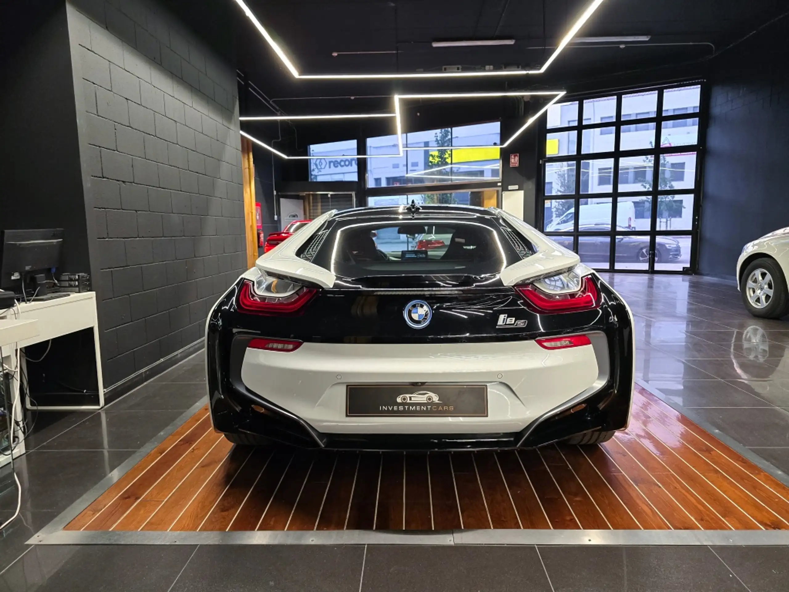 BMW - i8