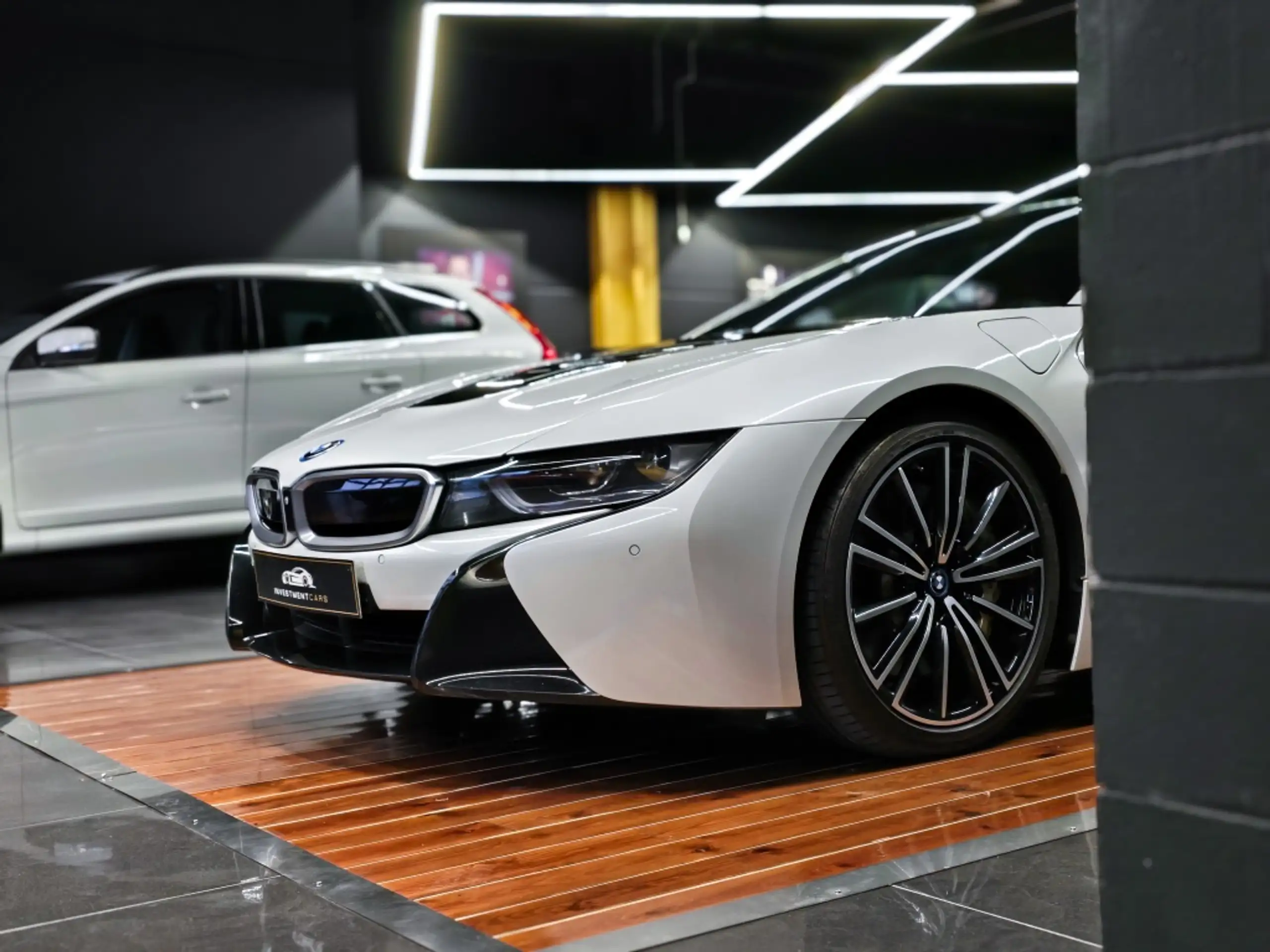 BMW - i8