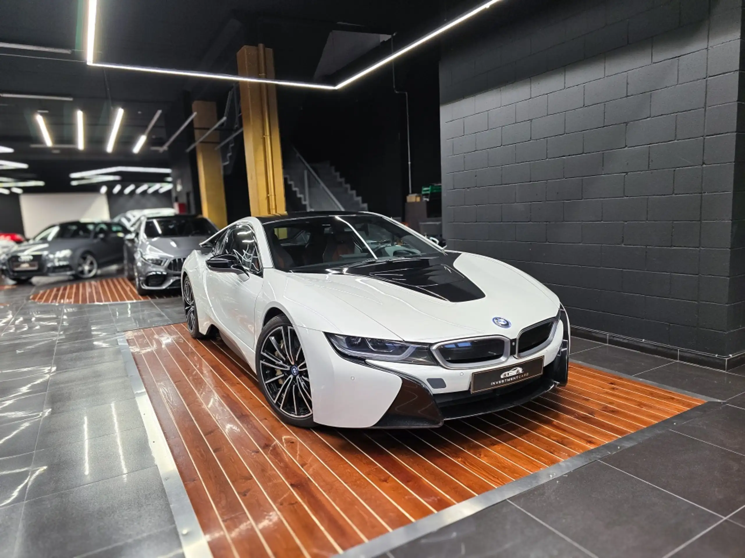 BMW - i8