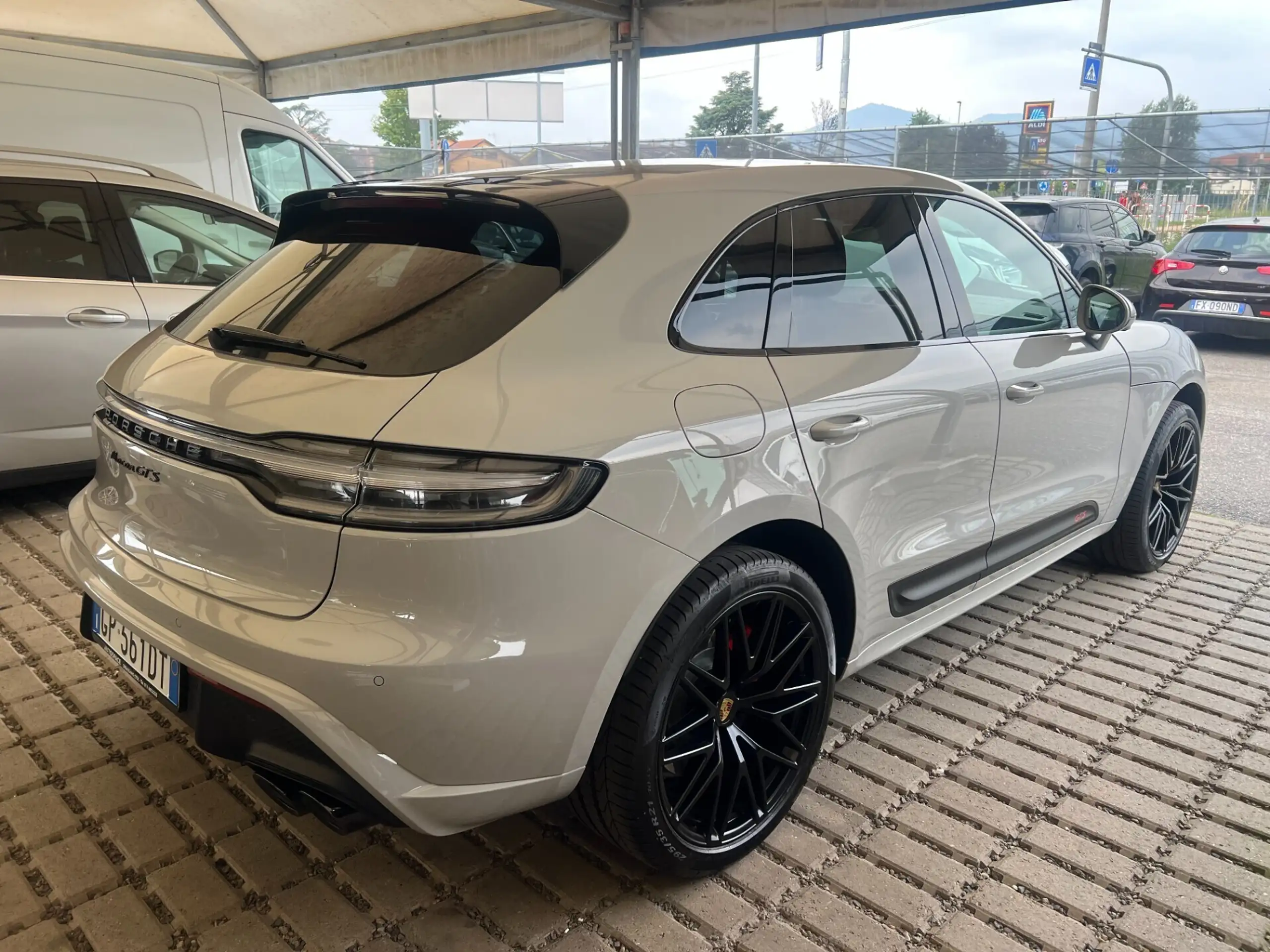 Porsche - Macan