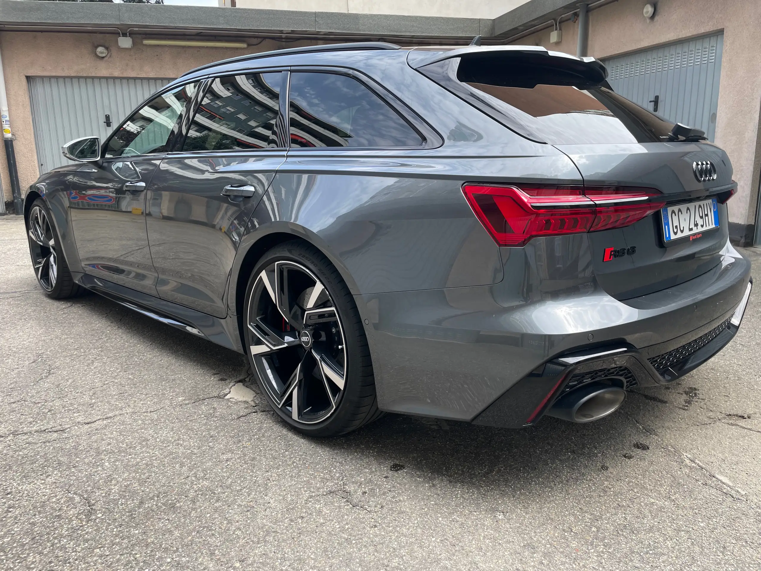 Audi - RS6