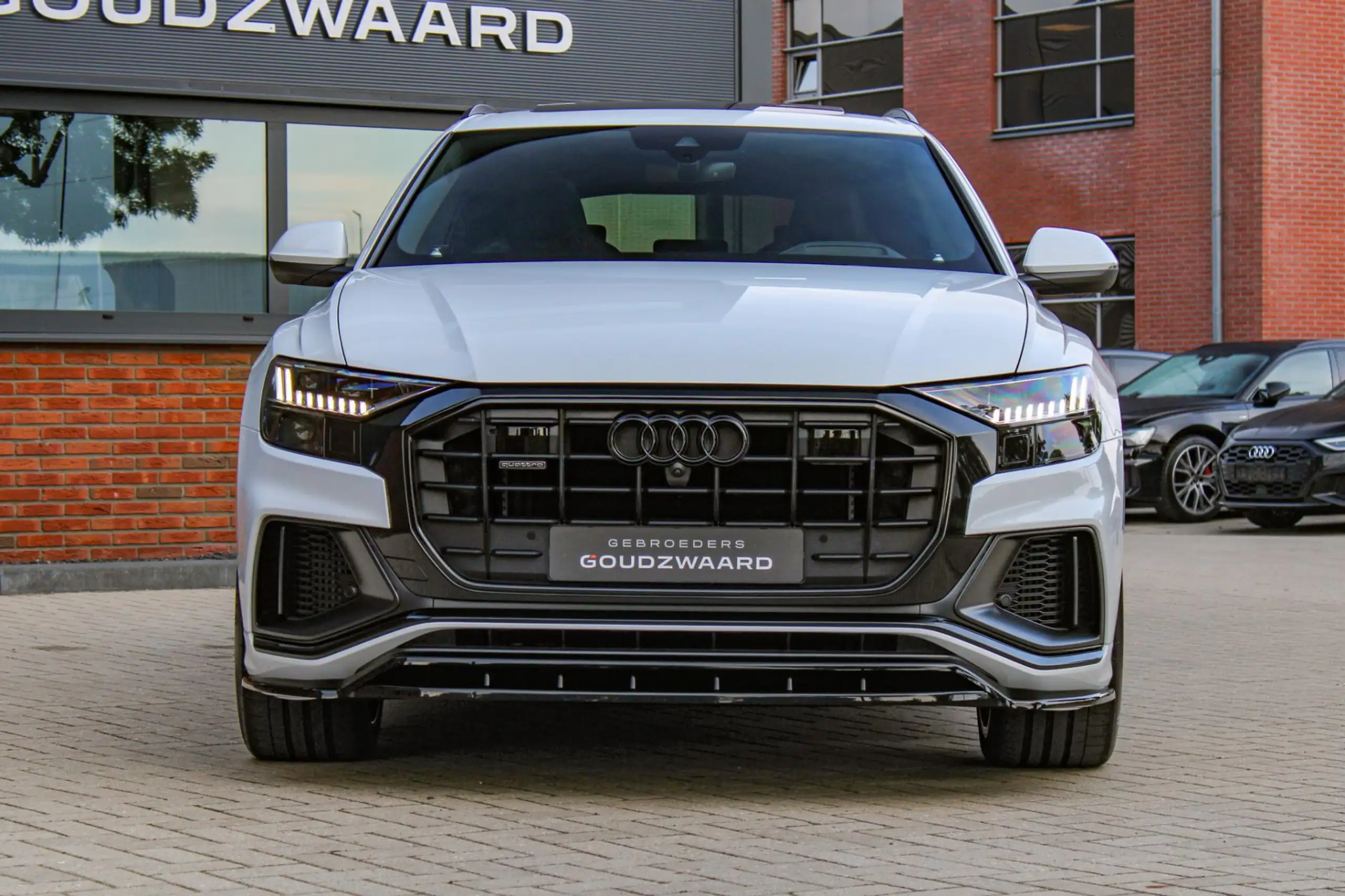 Audi - Q8