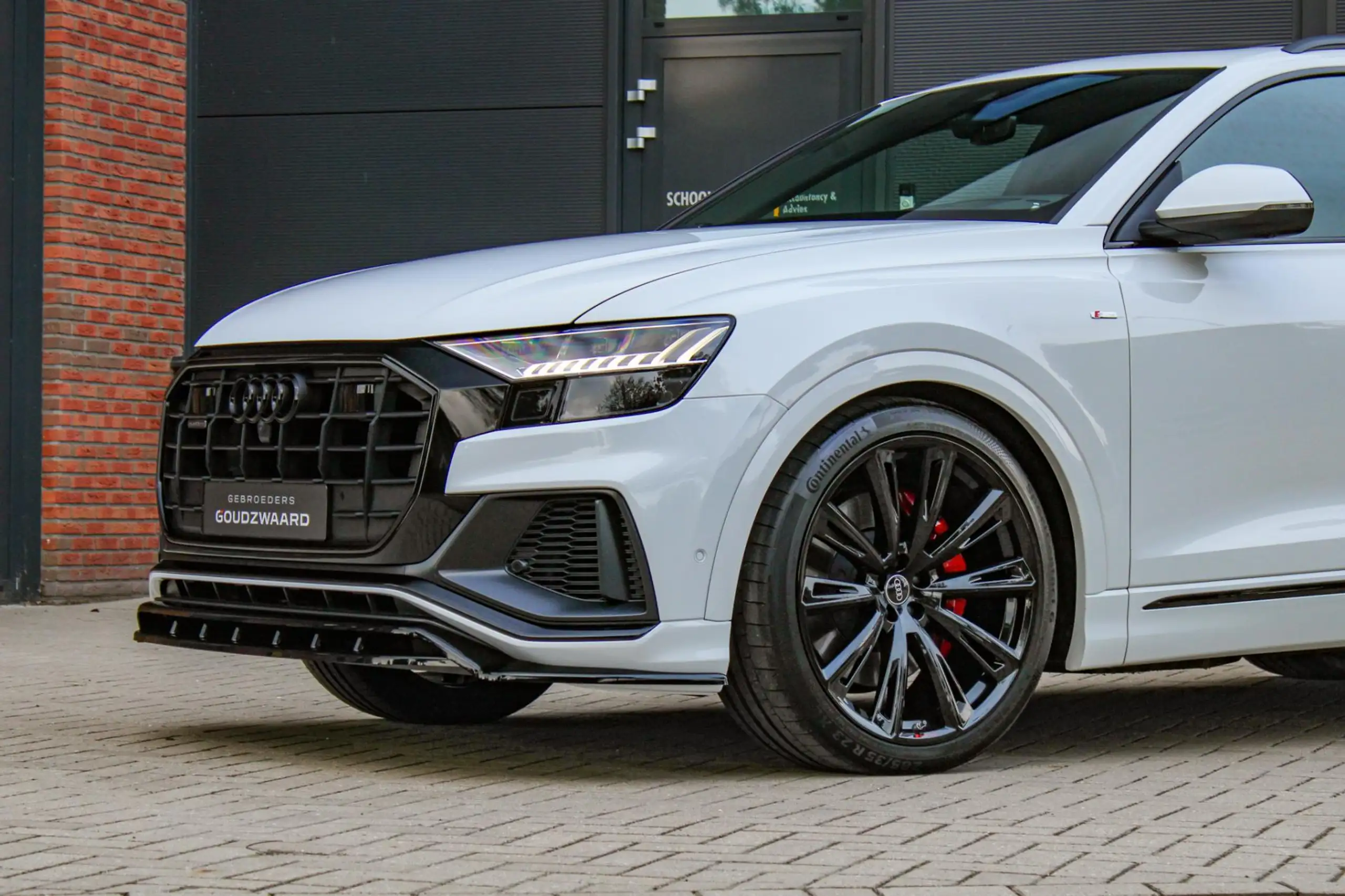 Audi - Q8