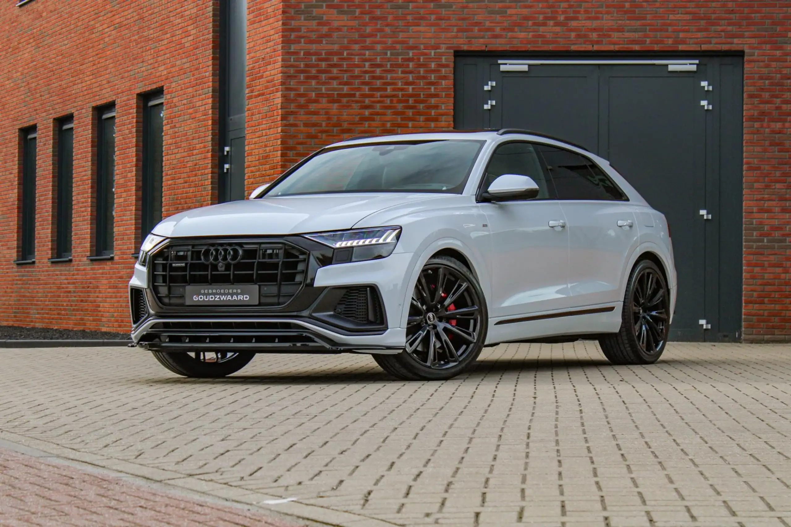 Audi - Q8