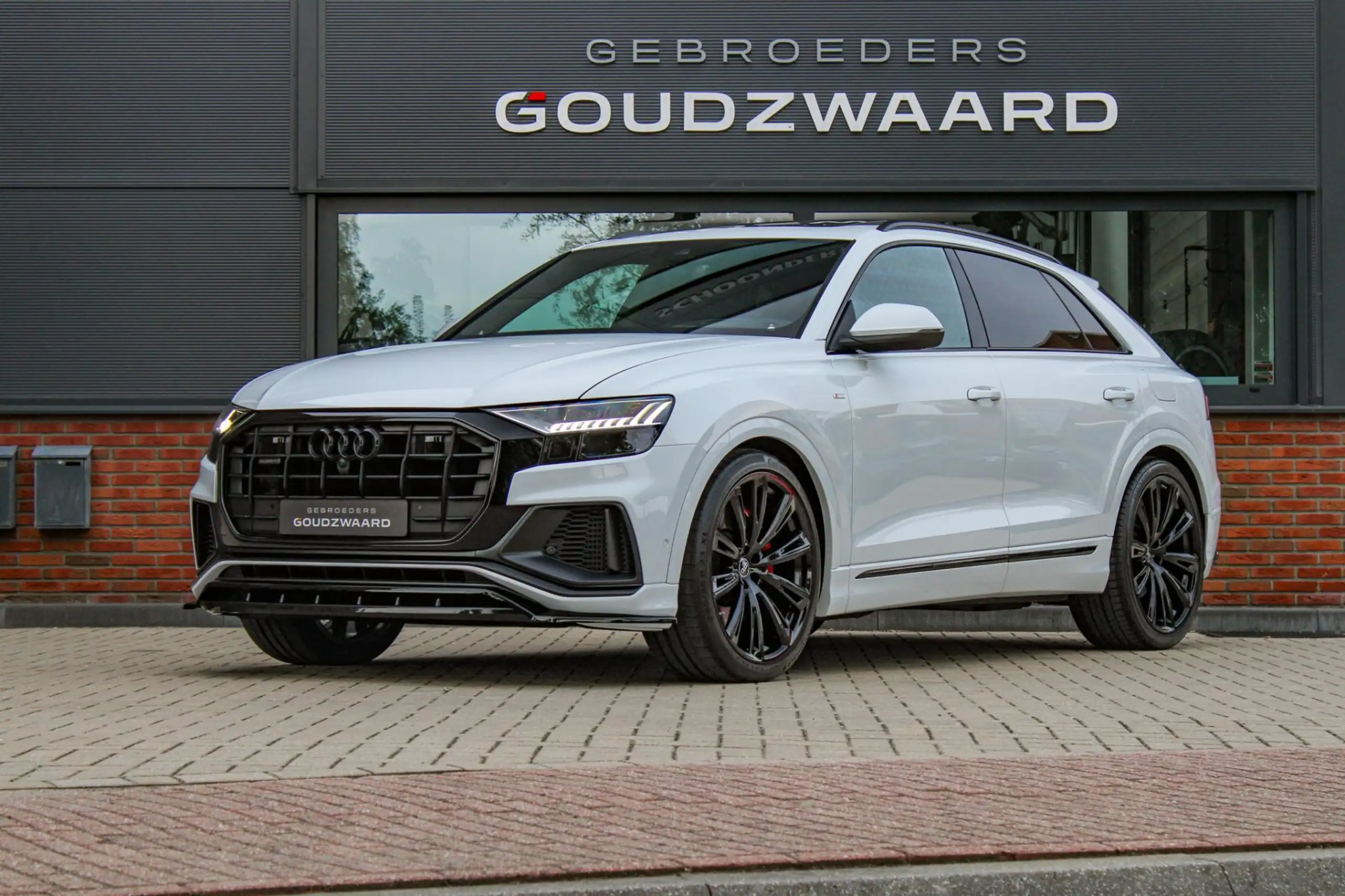 Audi - Q8