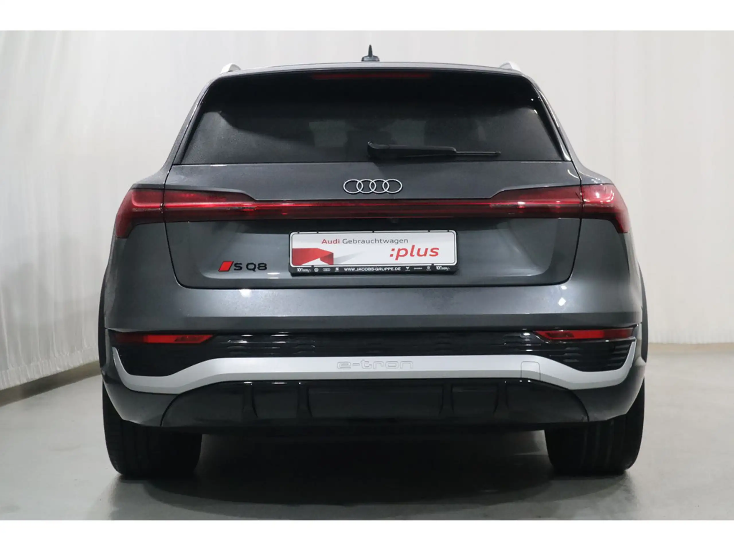 Audi - SQ8