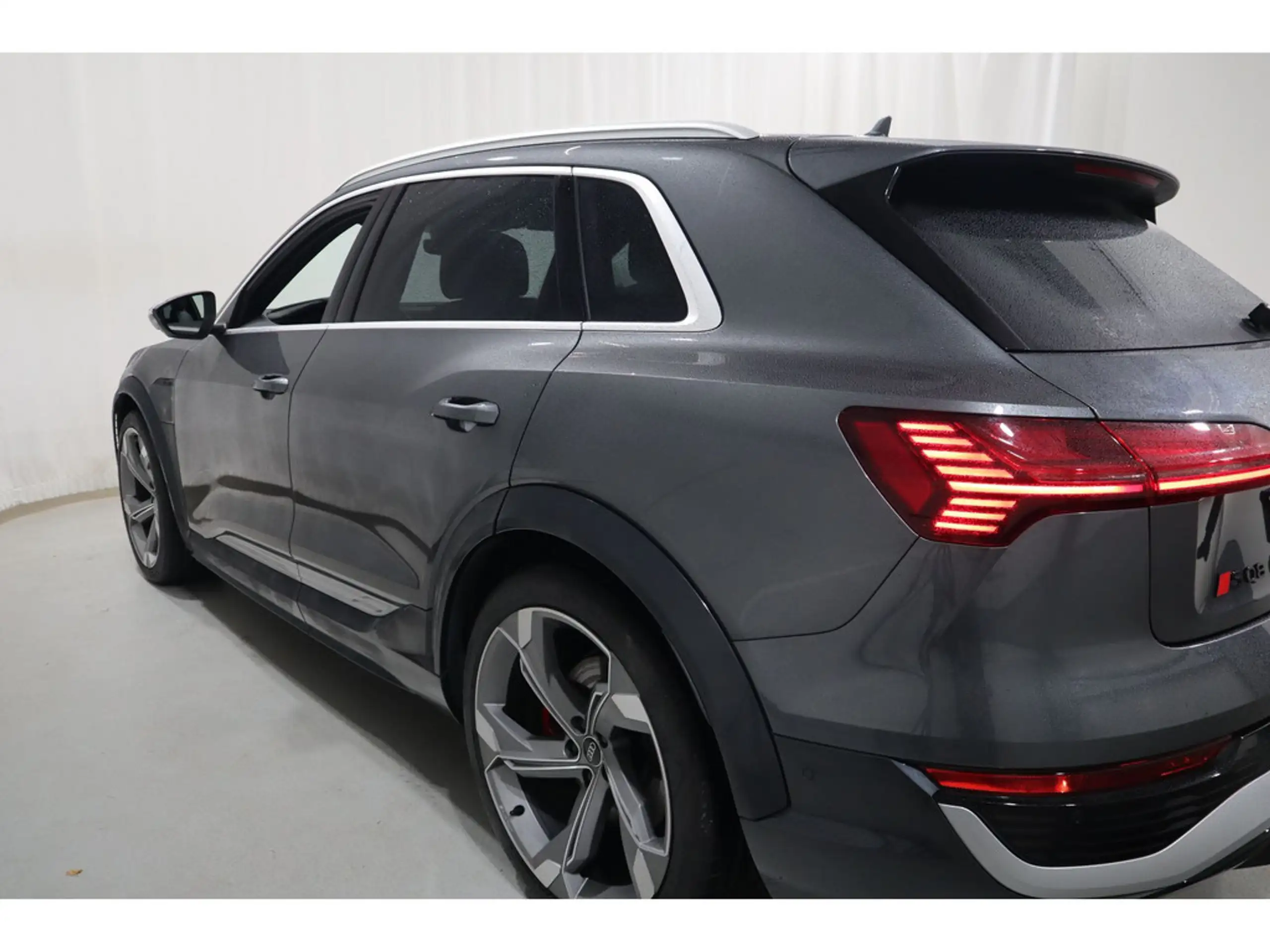 Audi - SQ8