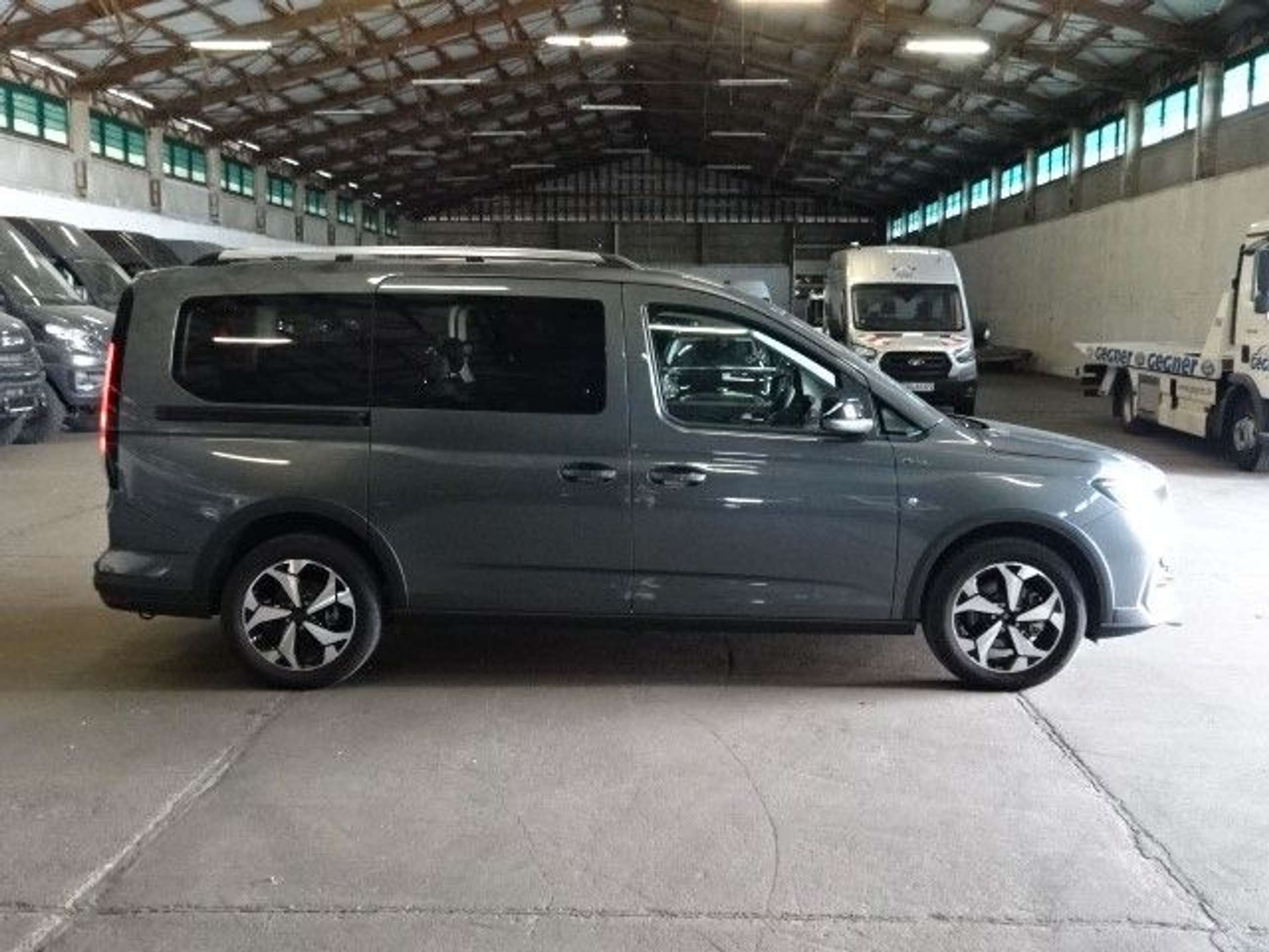 Ford - Grand Tourneo