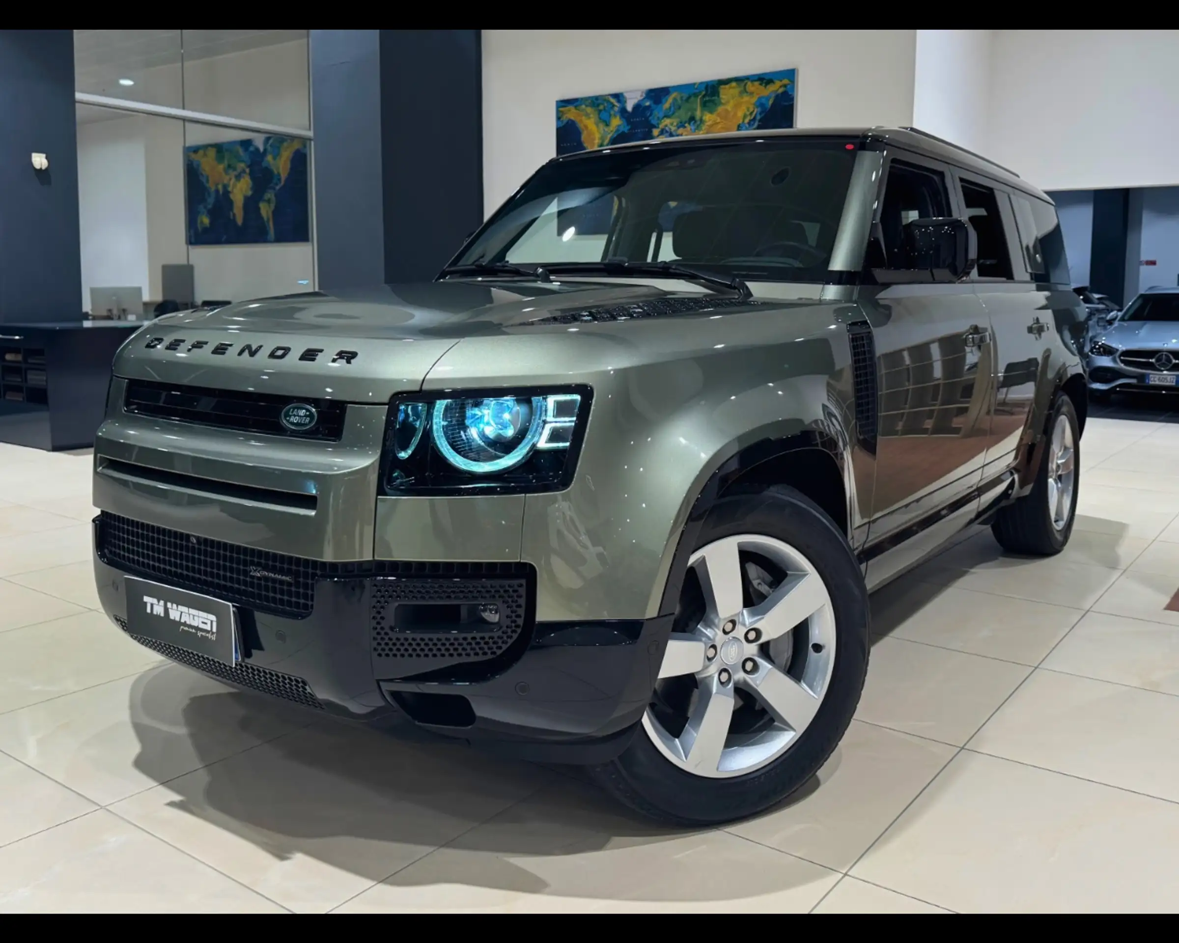 Land Rover Defender 2023