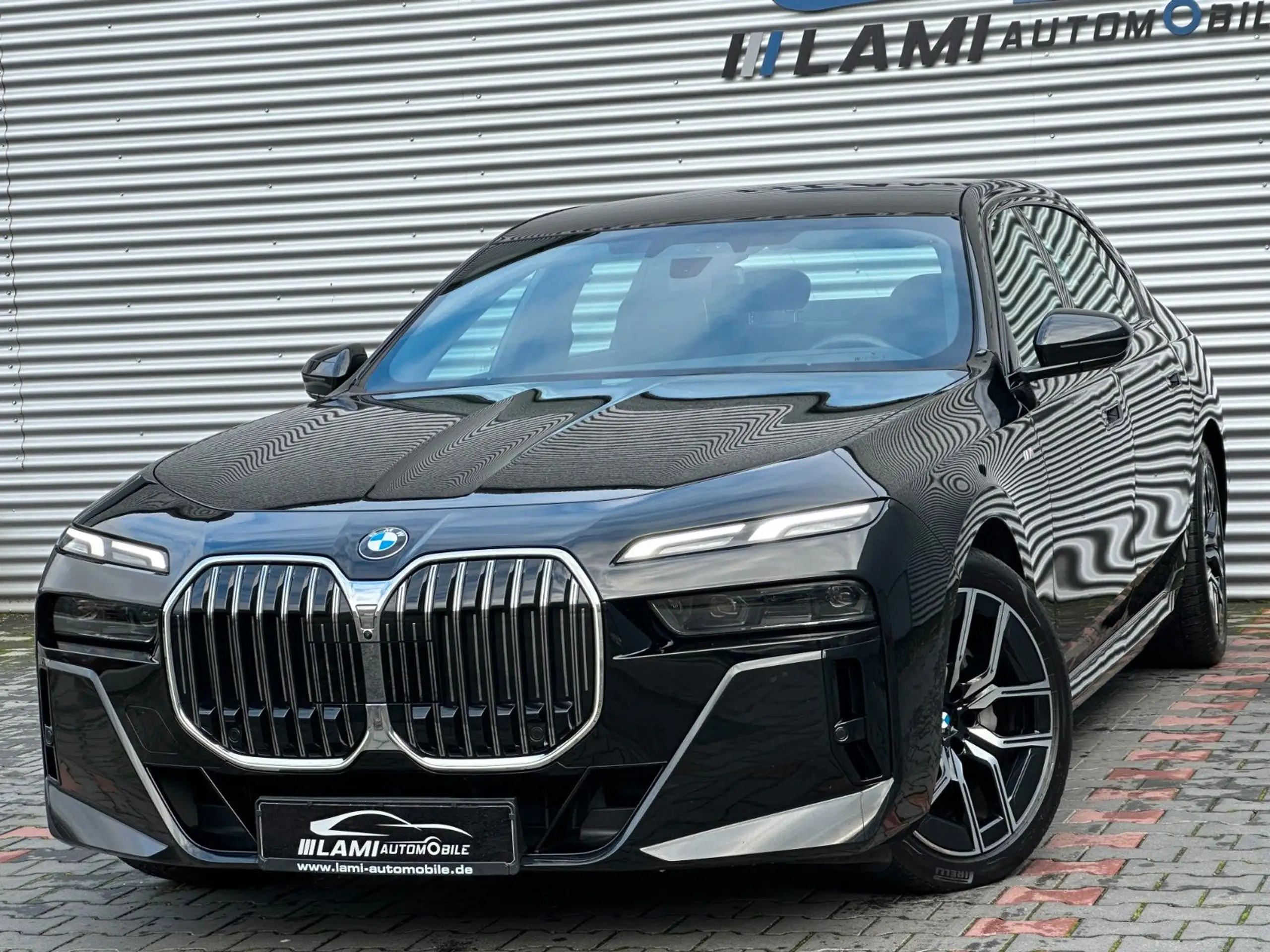 BMW - 740