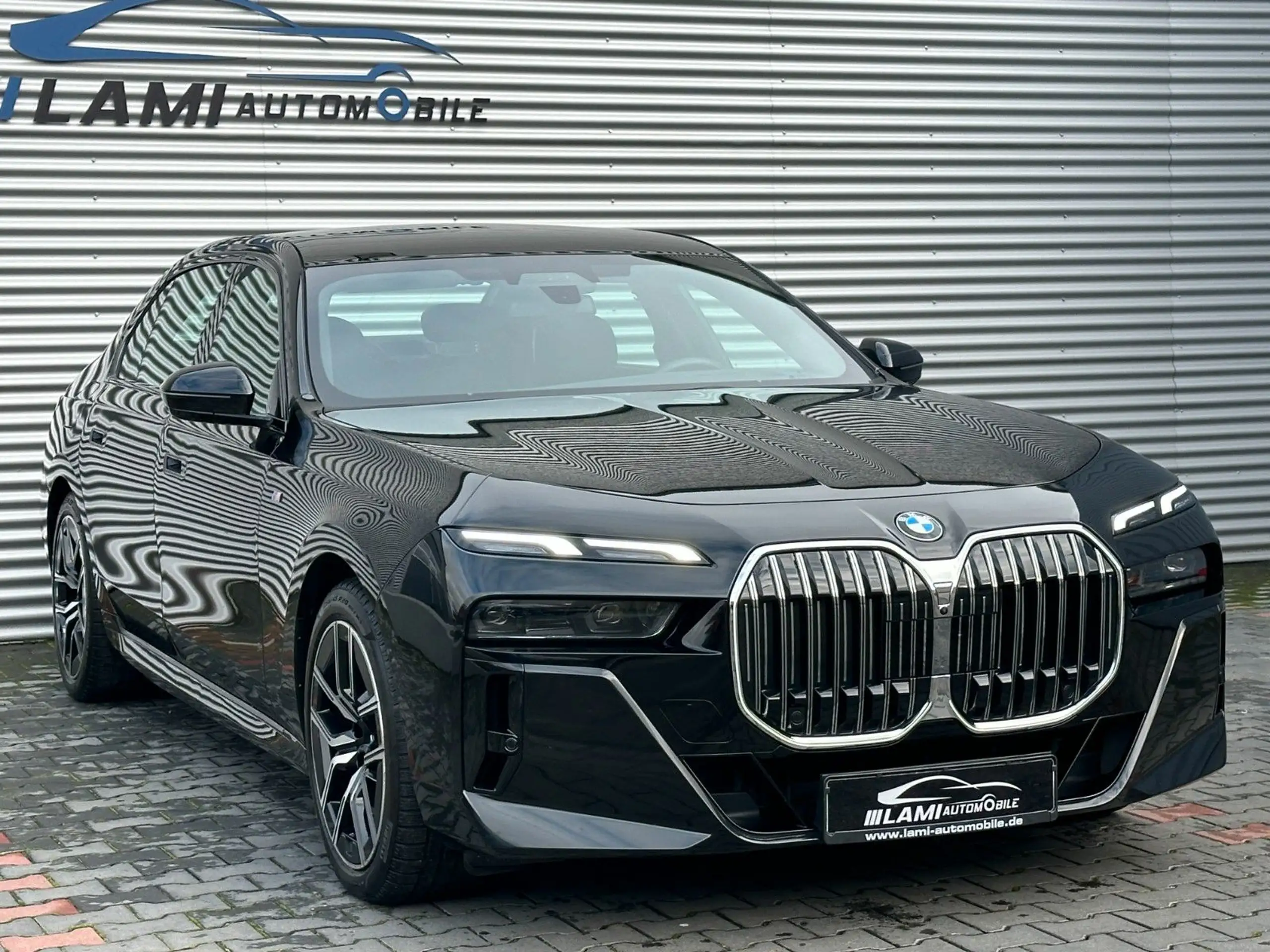 BMW - 740