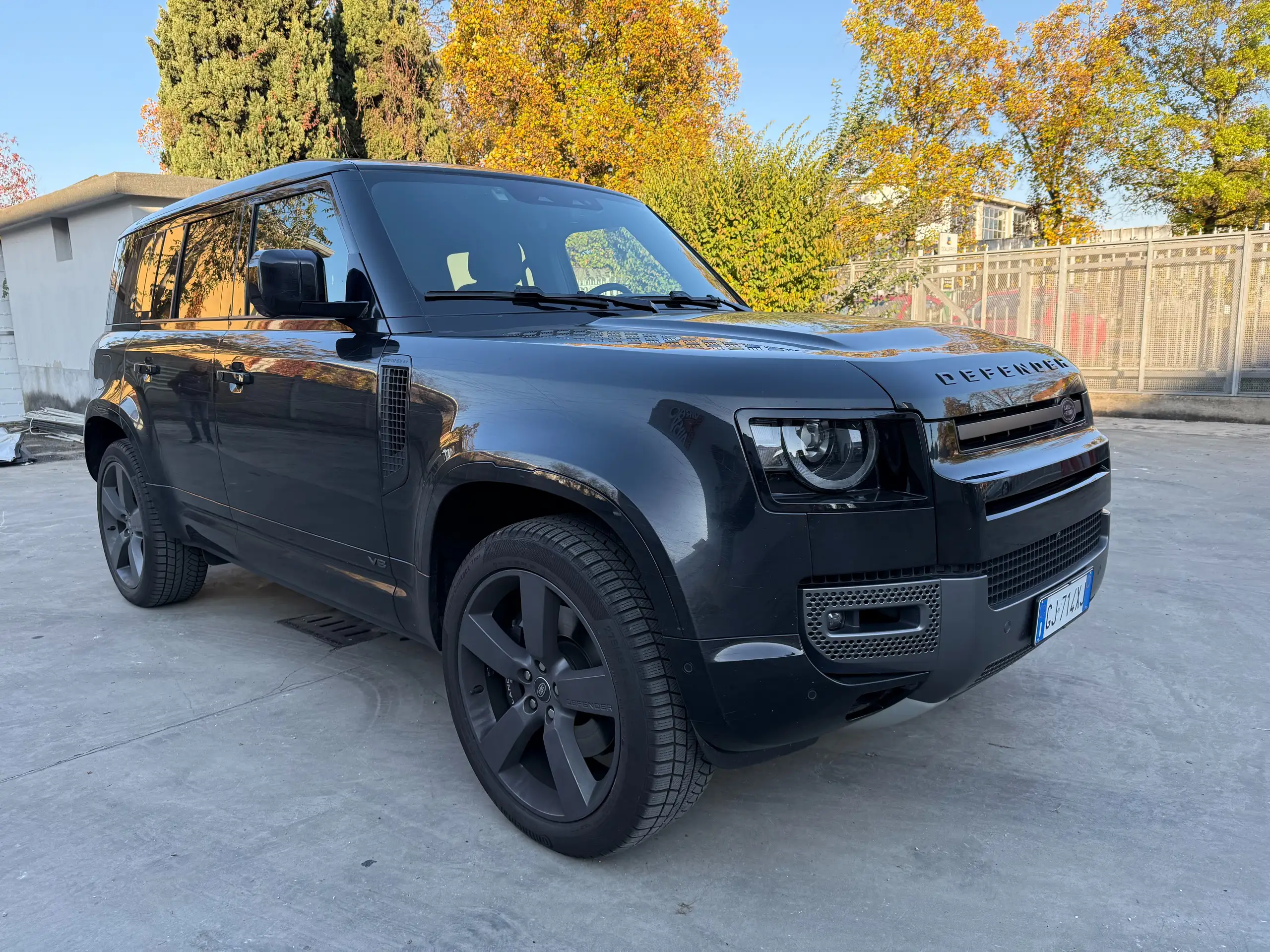 Land Rover - Defender