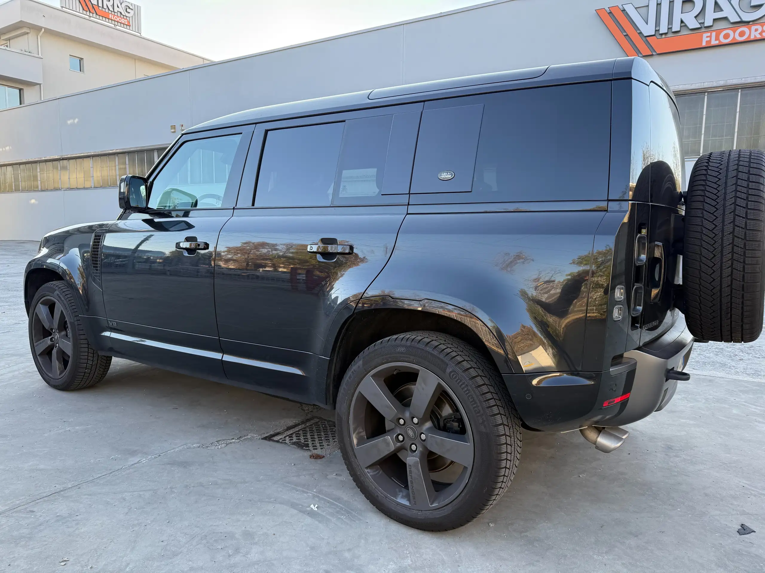 Land Rover - Defender